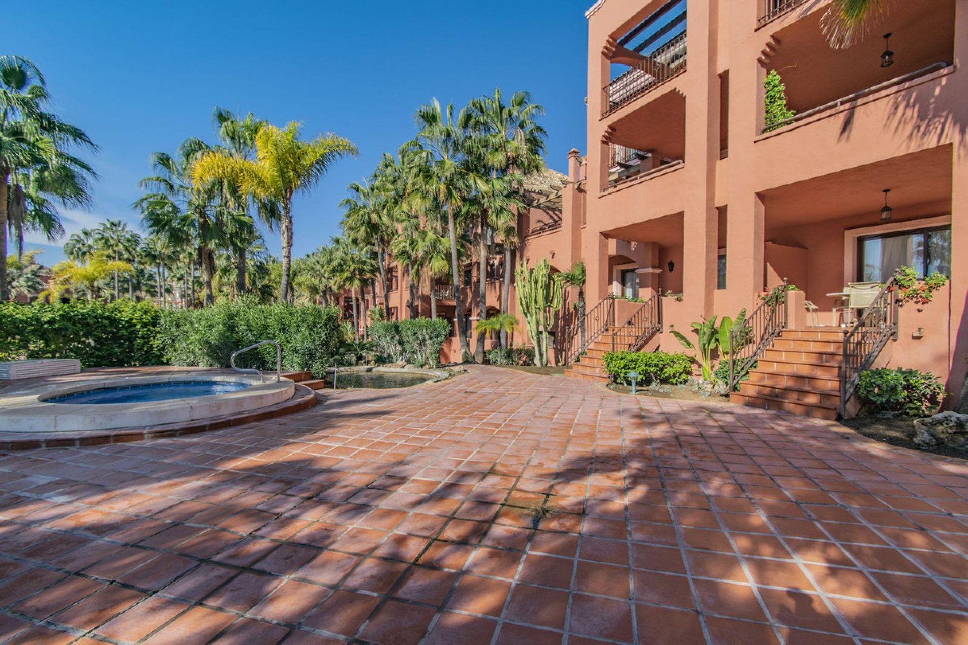 Resale - Apartment - Ground Floor Apartment - Marbella - Puerto Banús