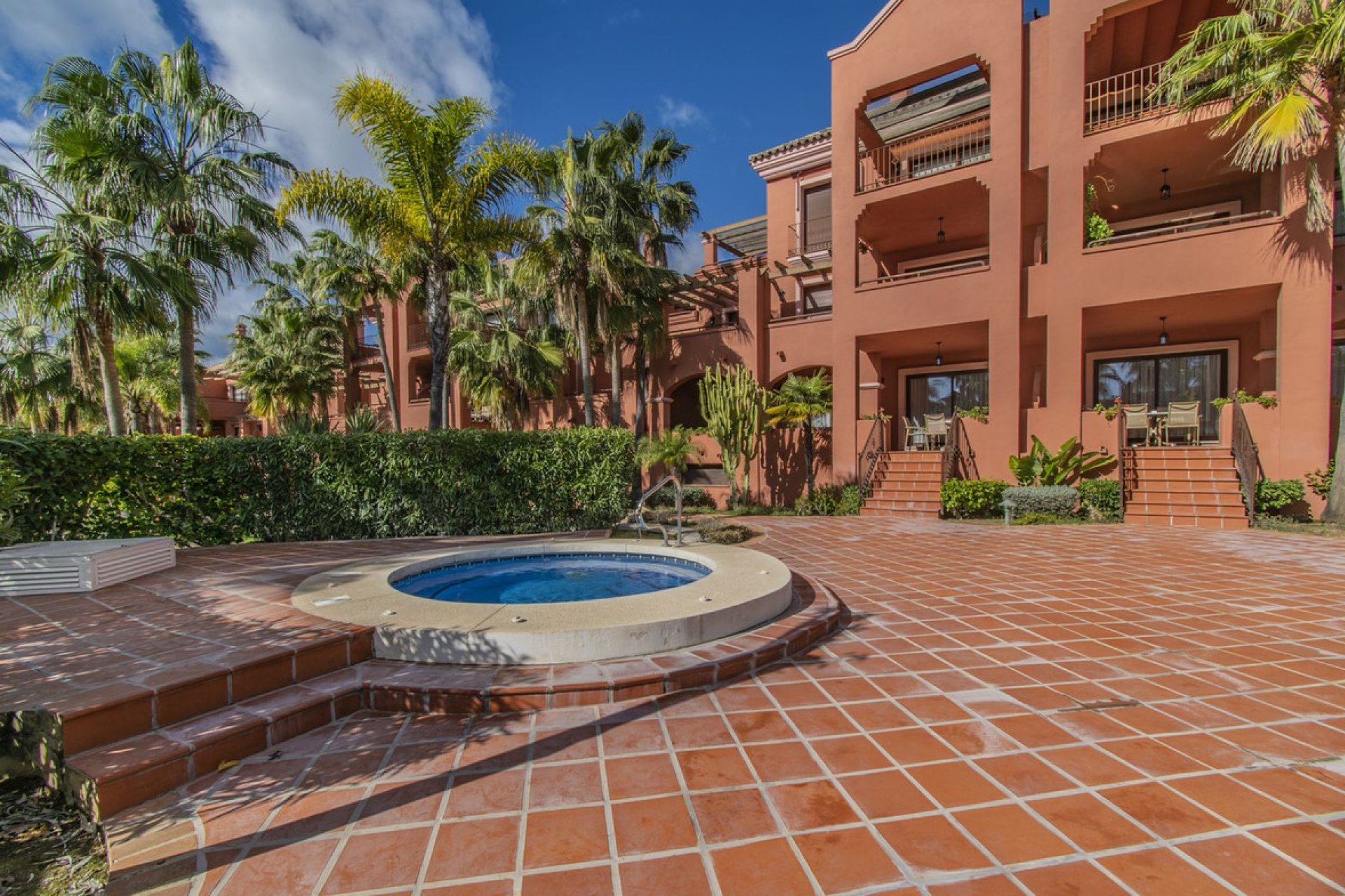 Resale - Apartment - Ground Floor Apartment - Marbella - Puerto Banús