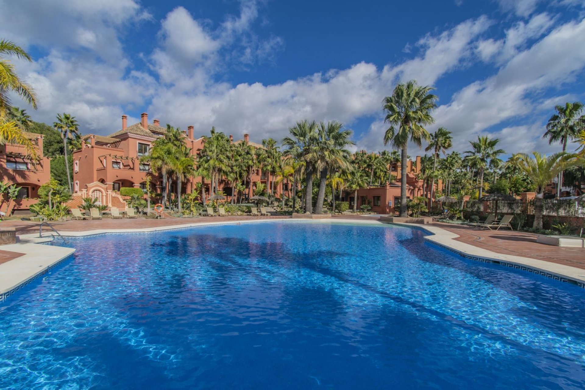 Resale - Apartment - Ground Floor Apartment - Marbella - Puerto Banús