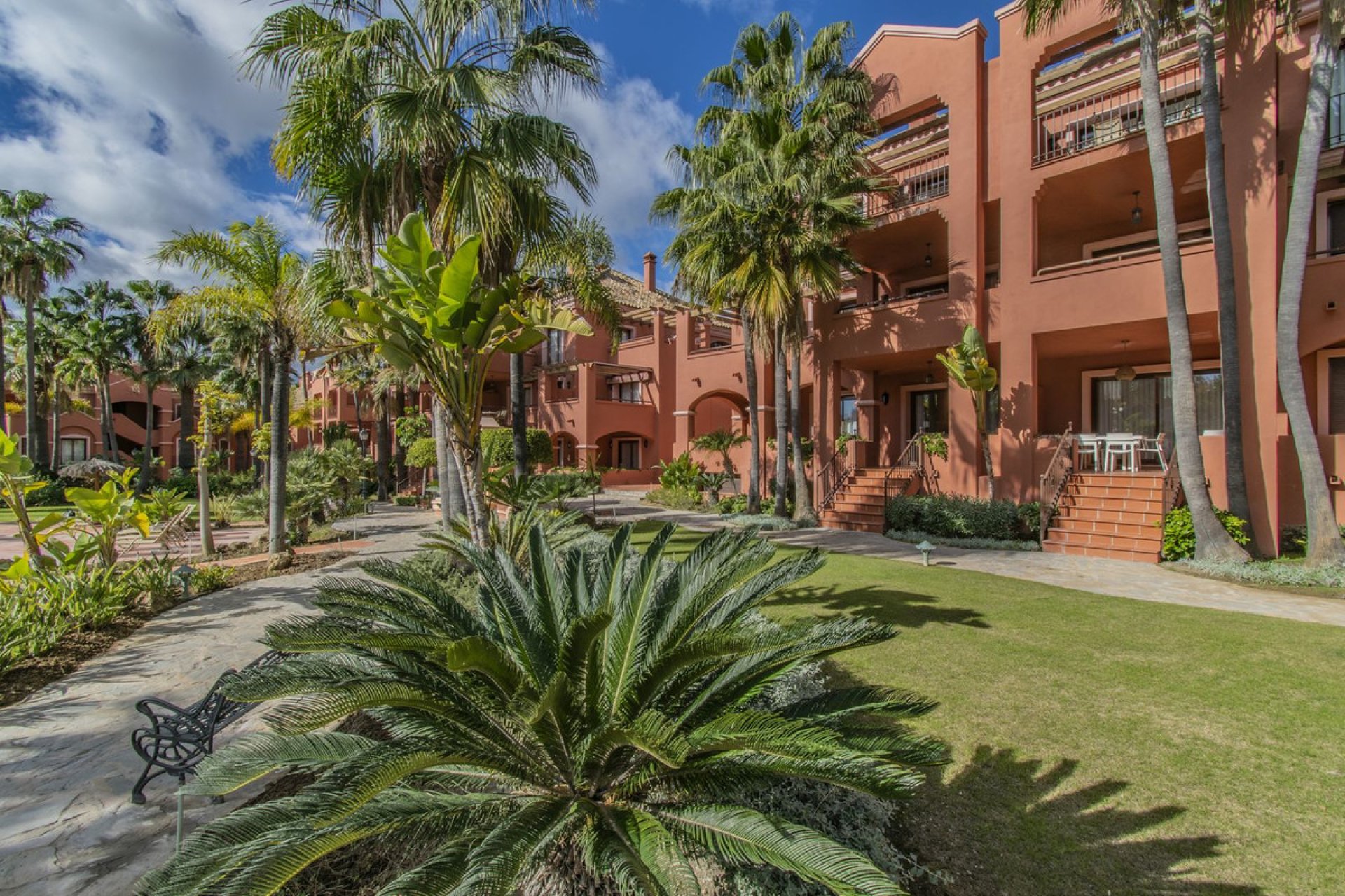 Resale - Apartment - Ground Floor Apartment - Marbella - Puerto Banús