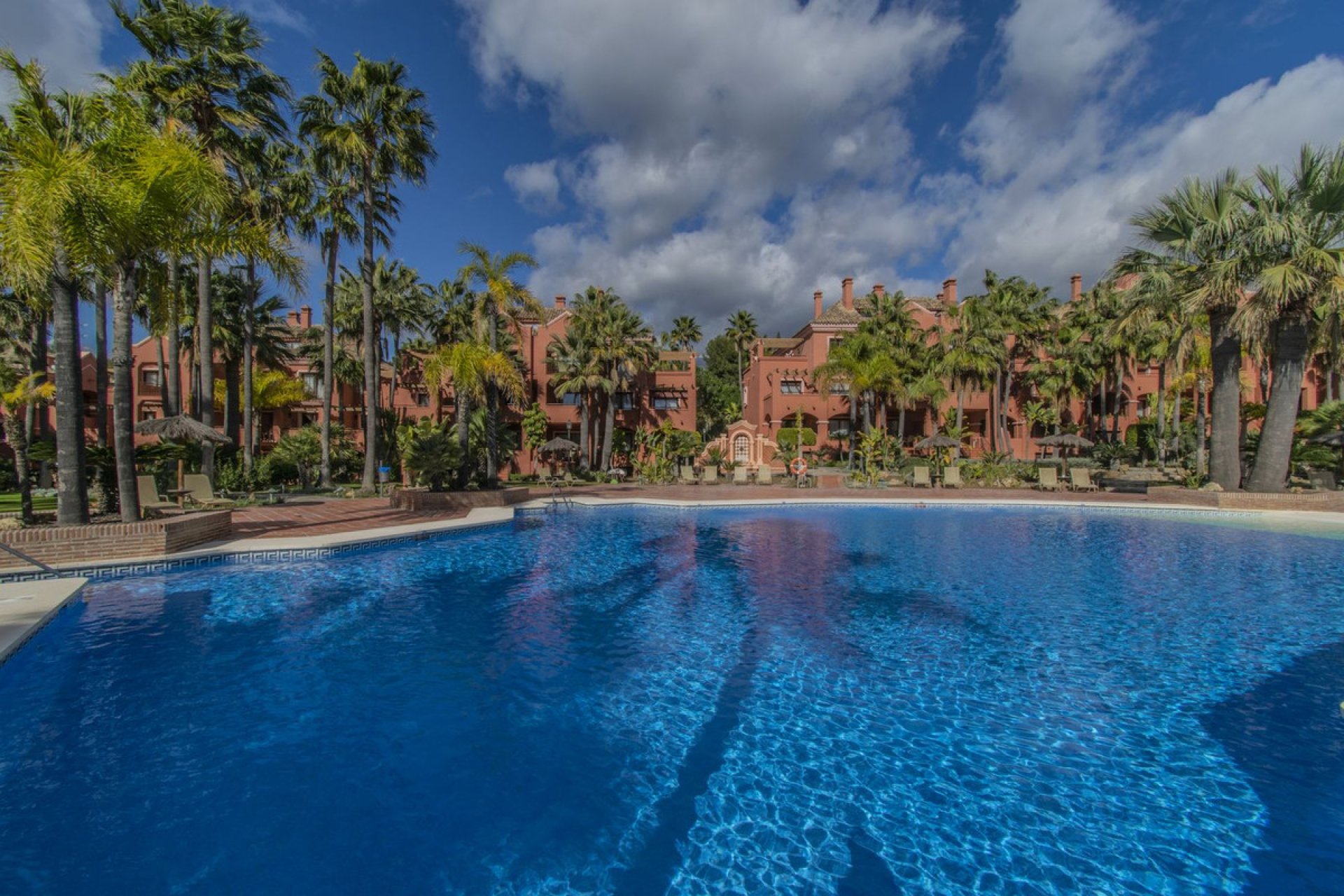 Resale - Apartment - Ground Floor Apartment - Marbella - Puerto Banús