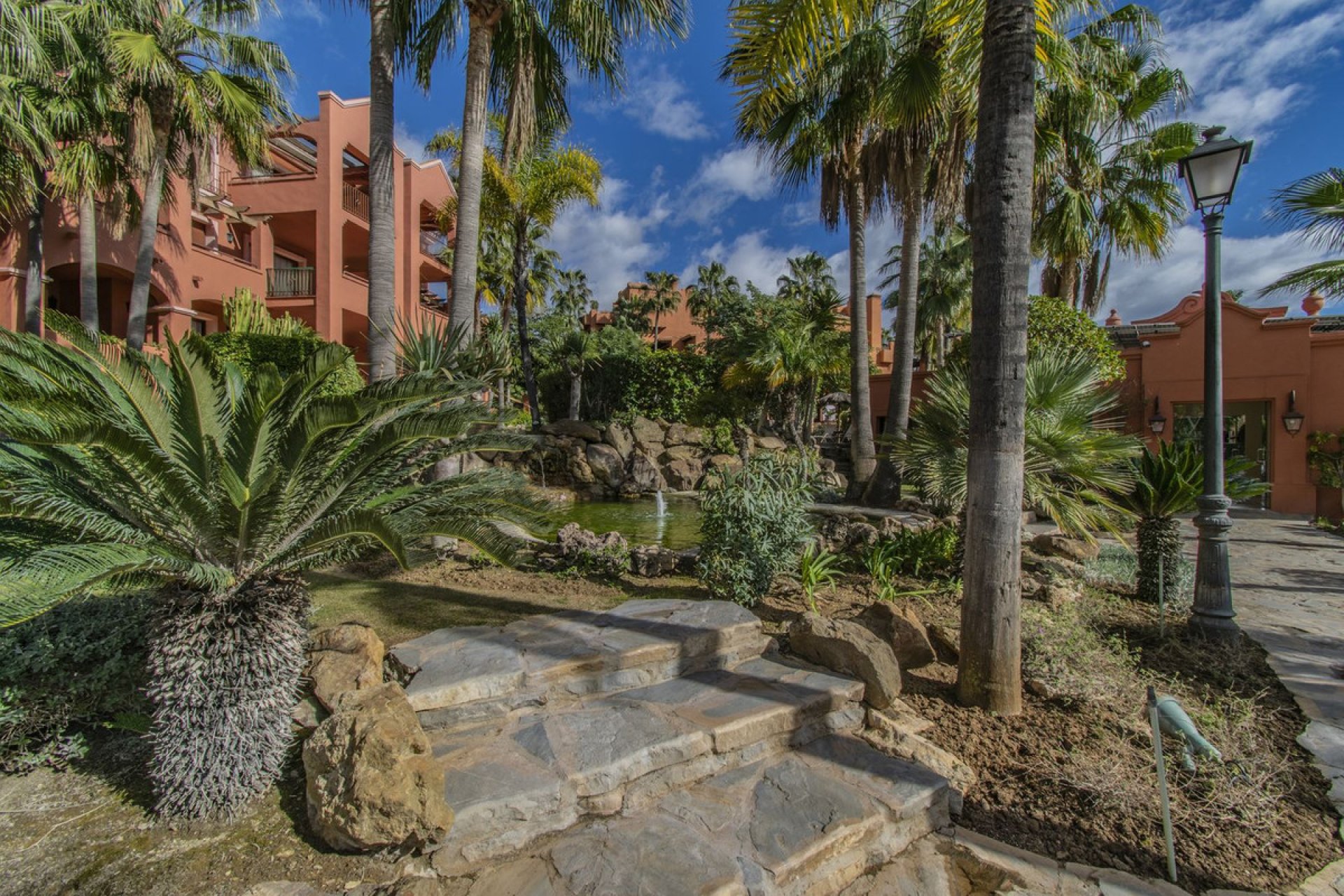 Resale - Apartment - Ground Floor Apartment - Marbella - Puerto Banús