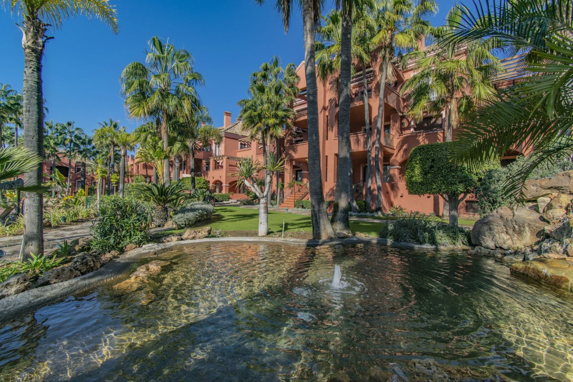 Resale - Apartment - Ground Floor Apartment - Marbella - Puerto Banús