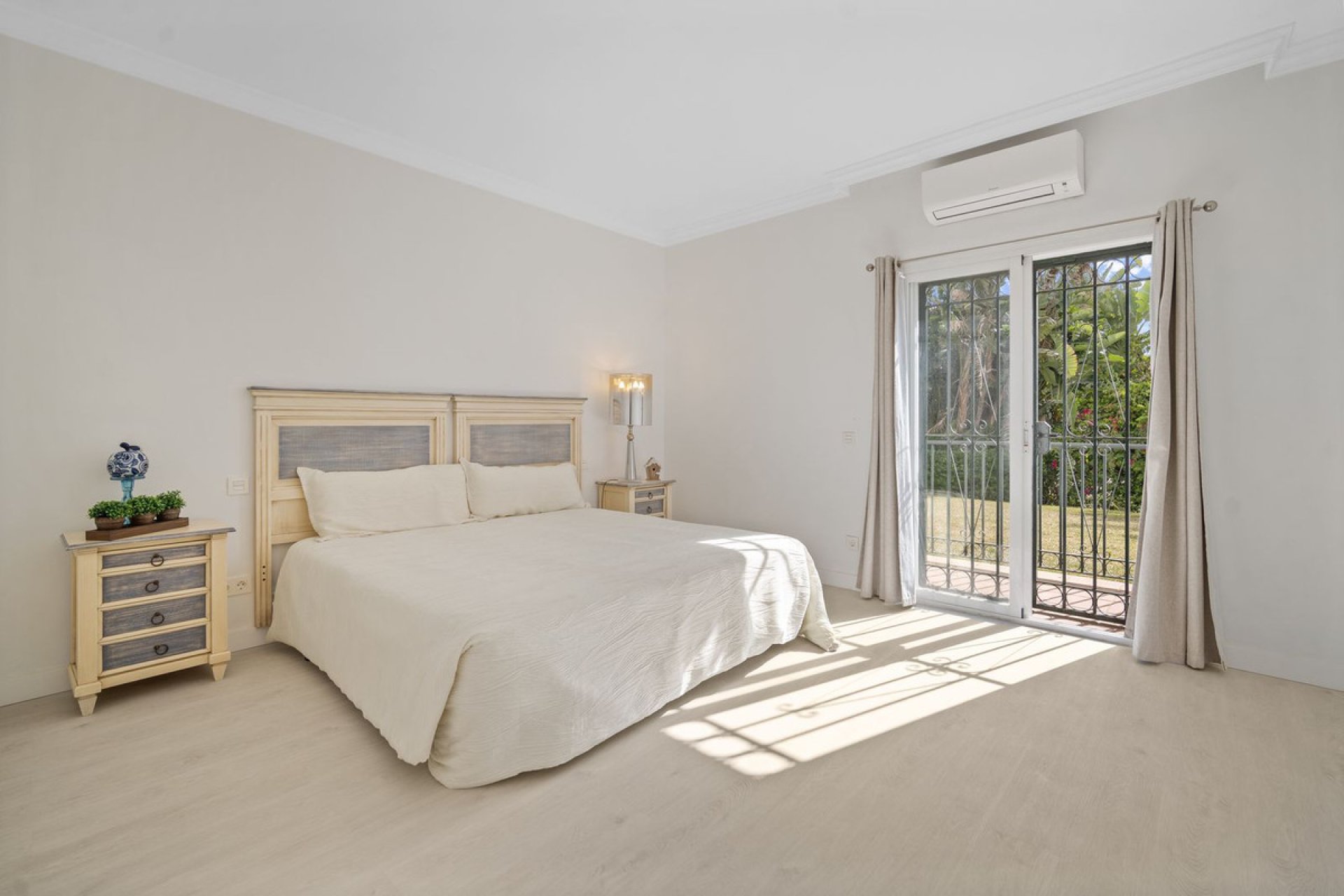 Resale - Apartment - Ground Floor Apartment - Marbella - Puerto Banús