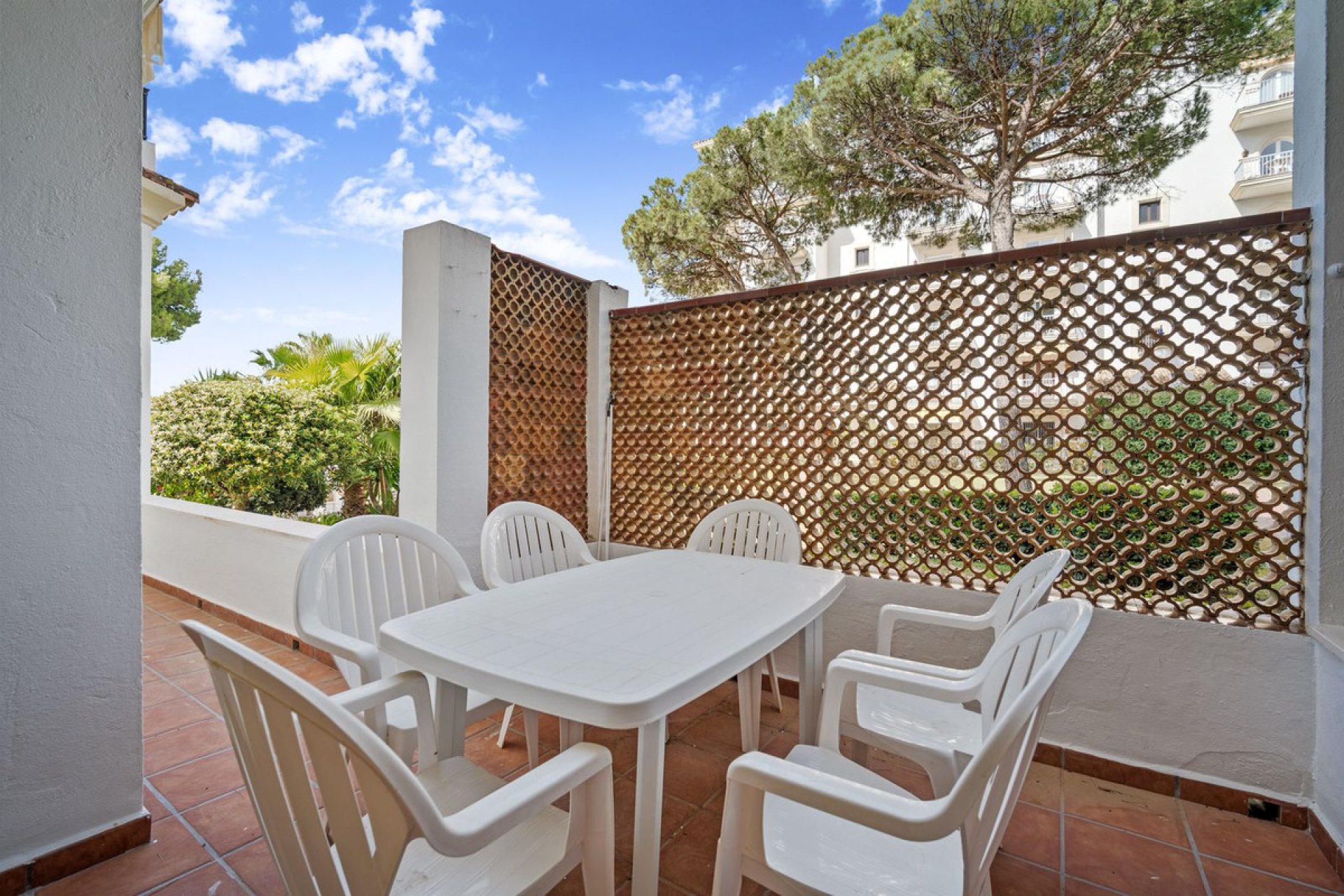 Resale - Apartment - Ground Floor Apartment - Marbella - Puerto Banús