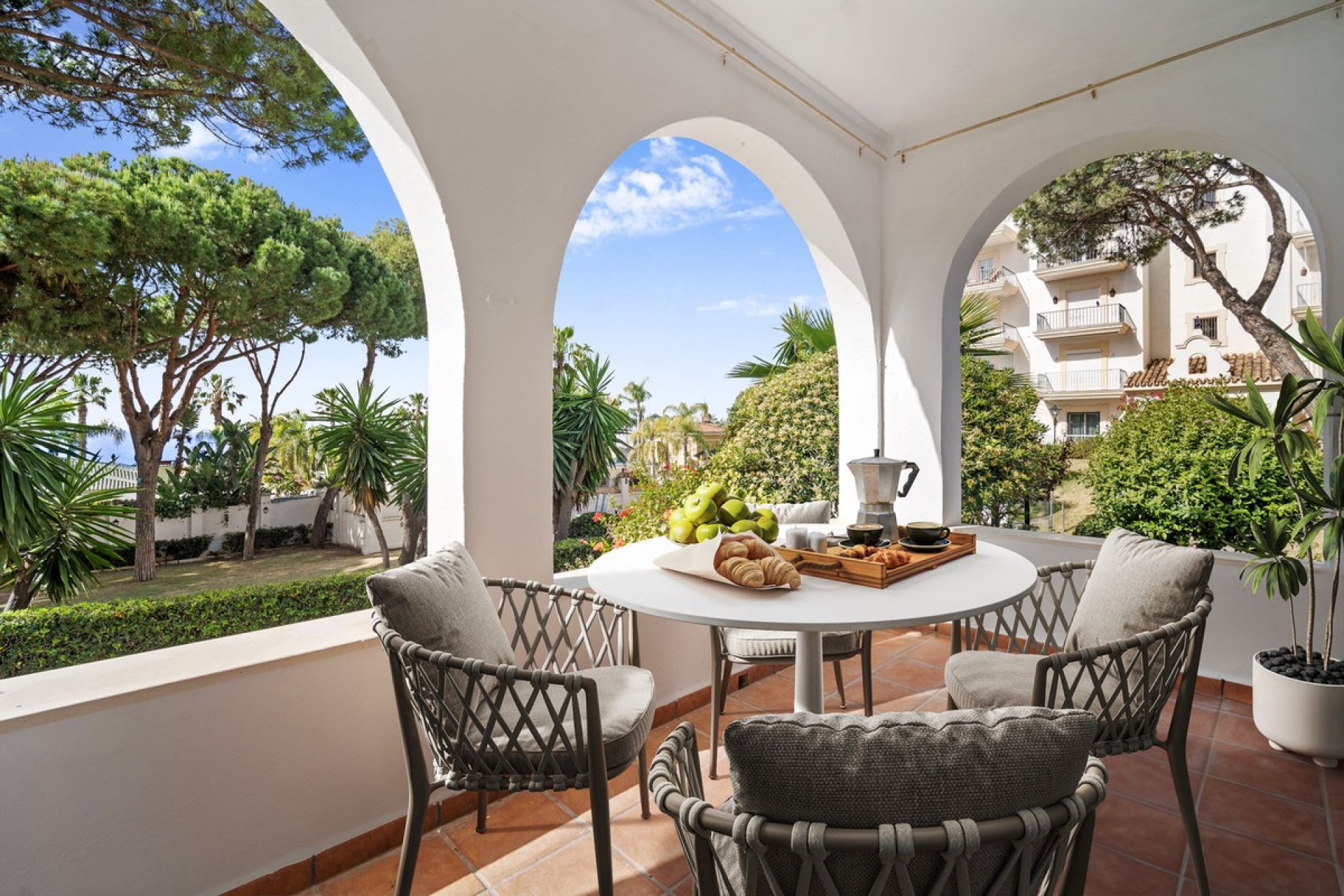 Resale - Apartment - Ground Floor Apartment - Marbella - Puerto Banús