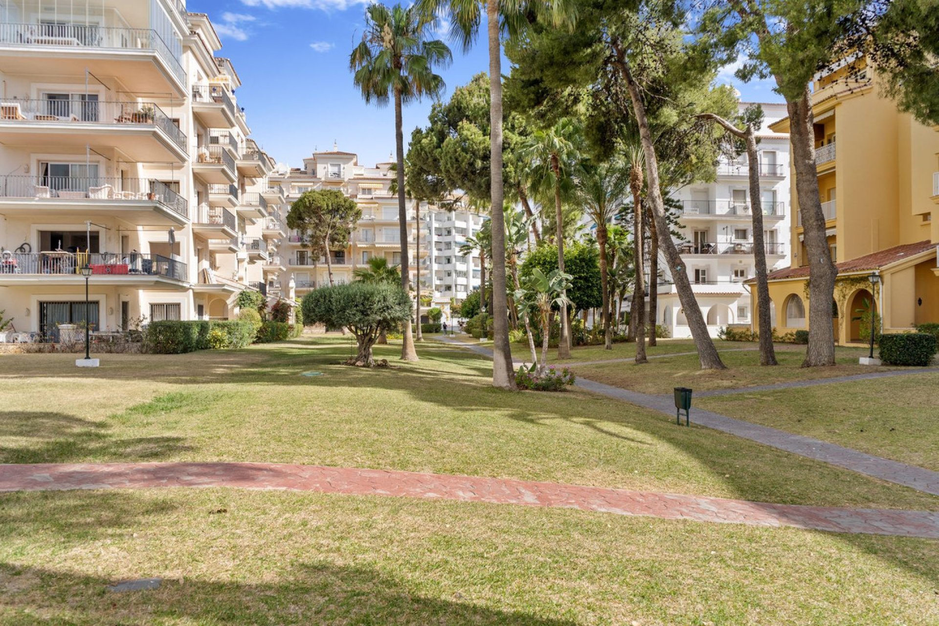 Resale - Apartment - Ground Floor Apartment - Marbella - Puerto Banús