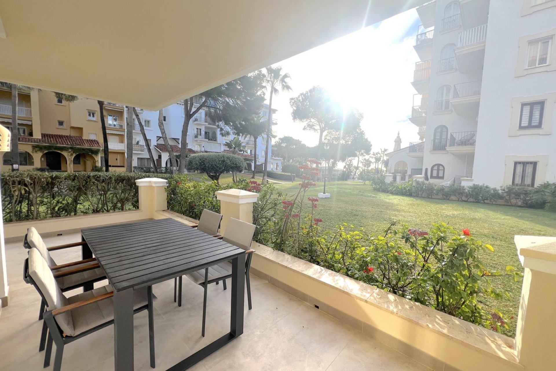 Resale - Apartment - Ground Floor Apartment - Marbella - Puerto Banús