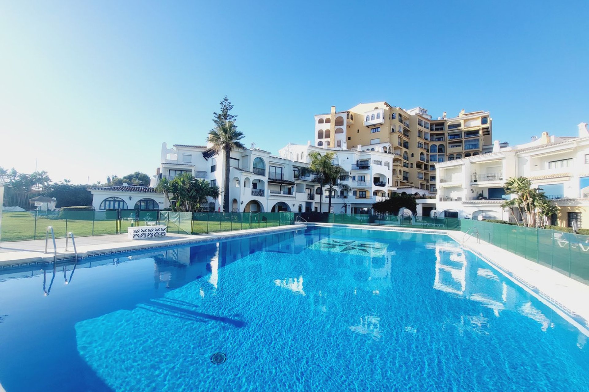 Resale - Apartment - Ground Floor Apartment - Marbella - Puerto de Cabopino