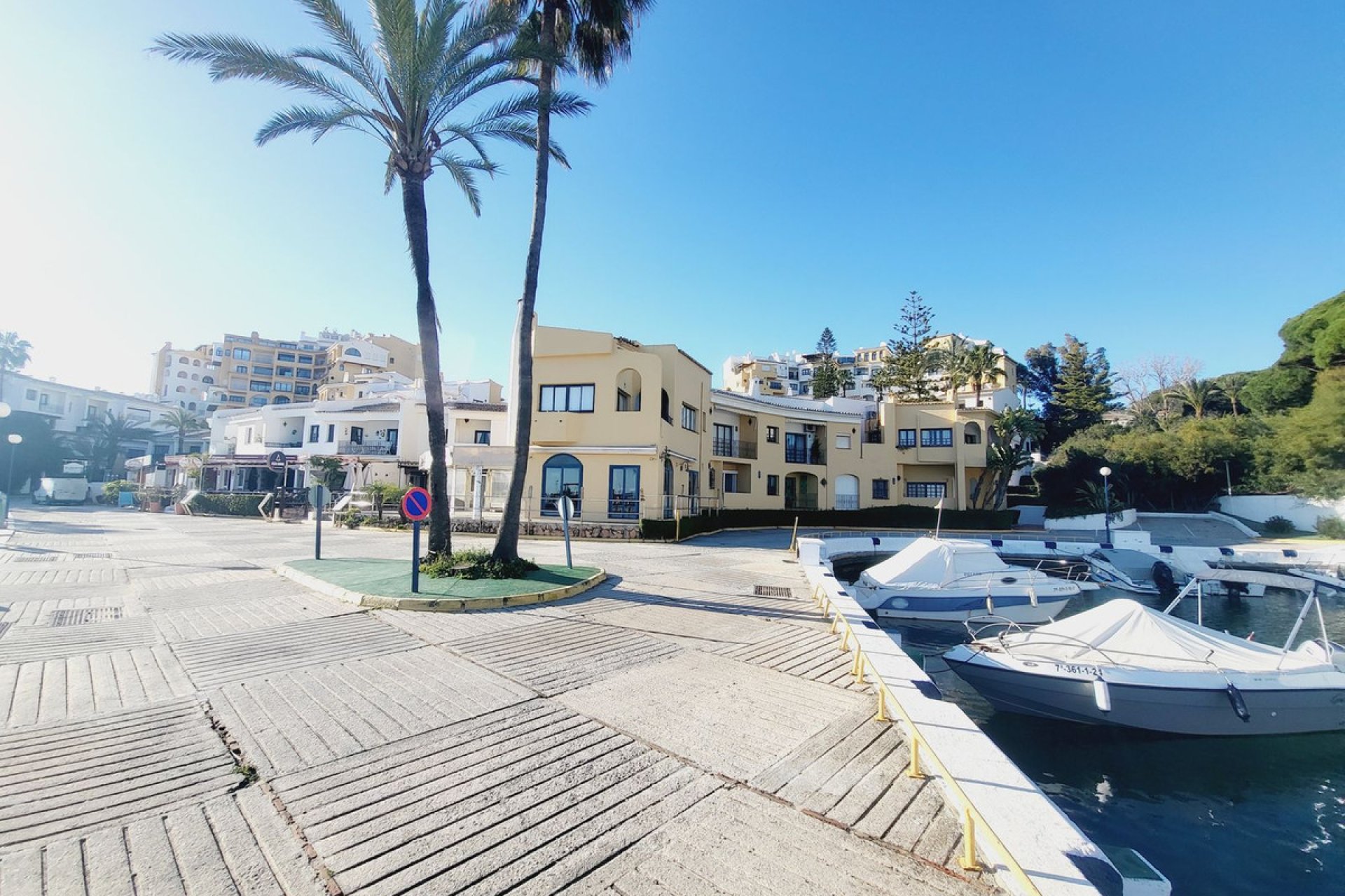 Resale - Apartment - Ground Floor Apartment - Marbella - Puerto de Cabopino