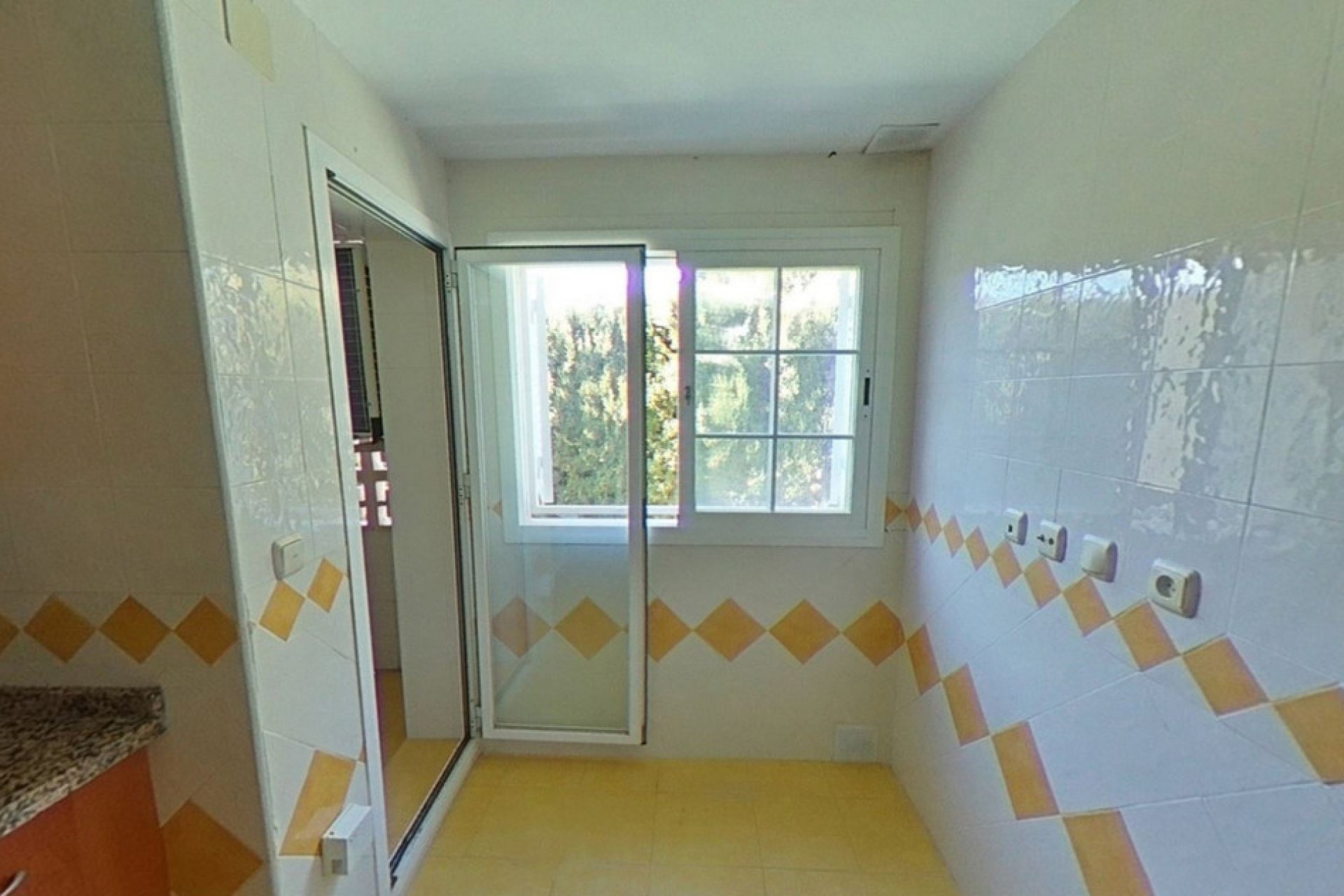 Resale - Apartment - Ground Floor Apartment - Marbella - Río Real