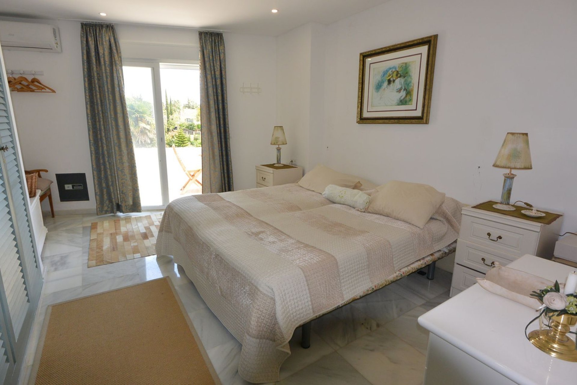 Resale - Apartment - Ground Floor Apartment - Marbella - The Golden Mile