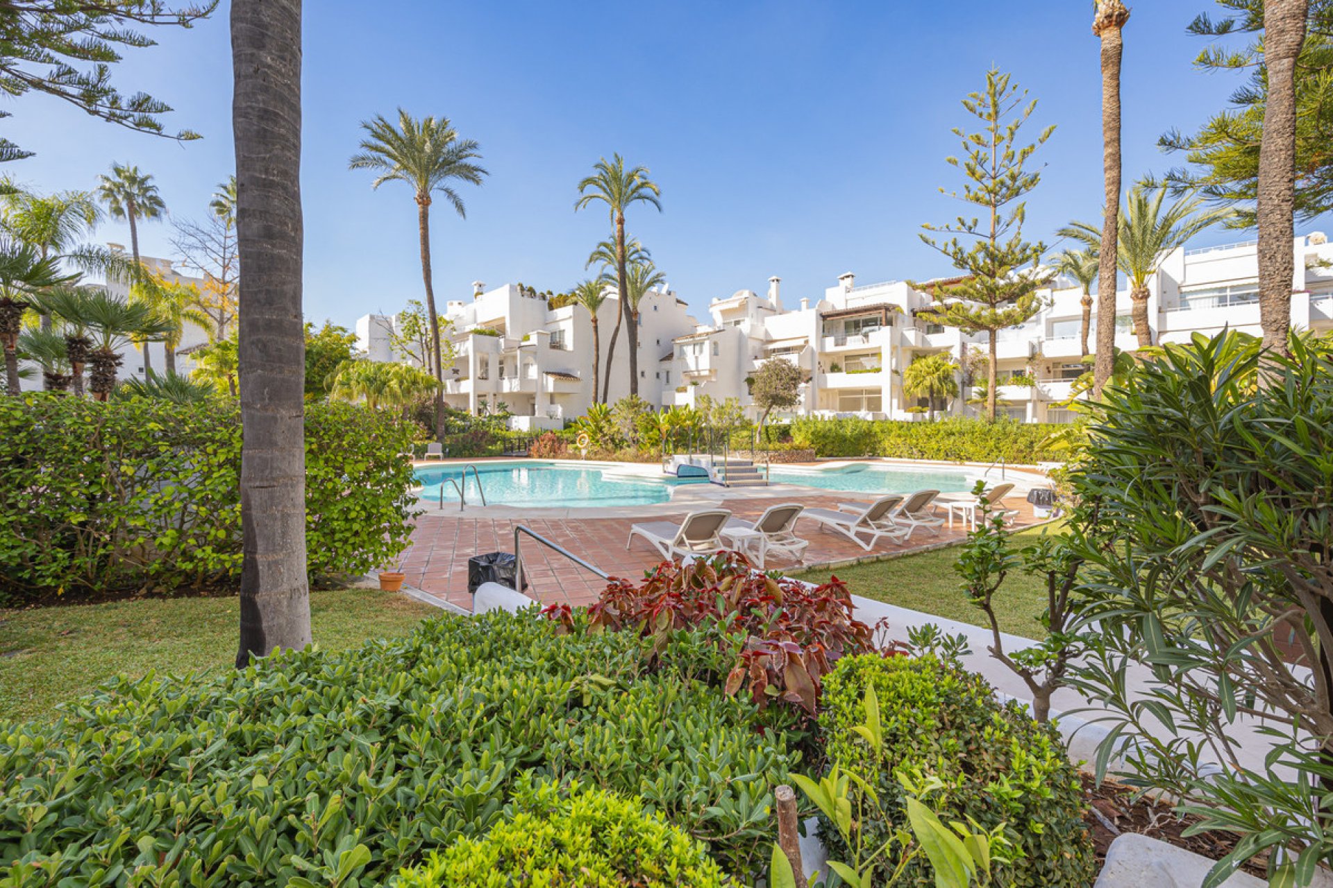 Resale - Apartment - Ground Floor Apartment - Marbella - The Golden Mile