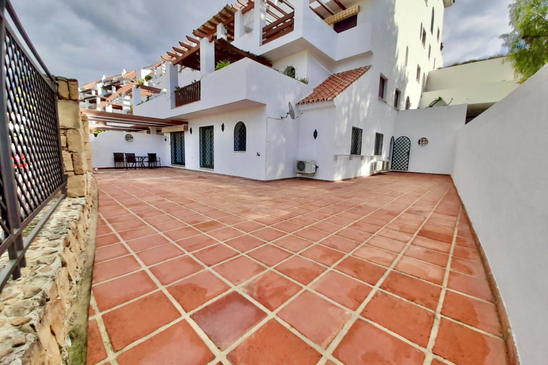 Resale - Apartment - Ground Floor Apartment - Marbella - The Golden Mile