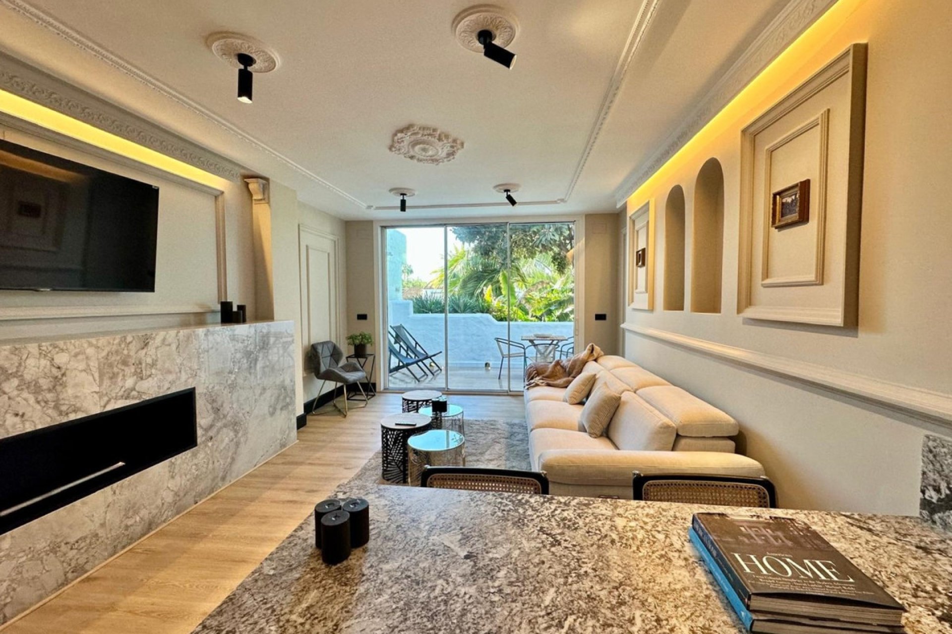 Resale - Apartment - Ground Floor Apartment - Marbella - The Golden Mile