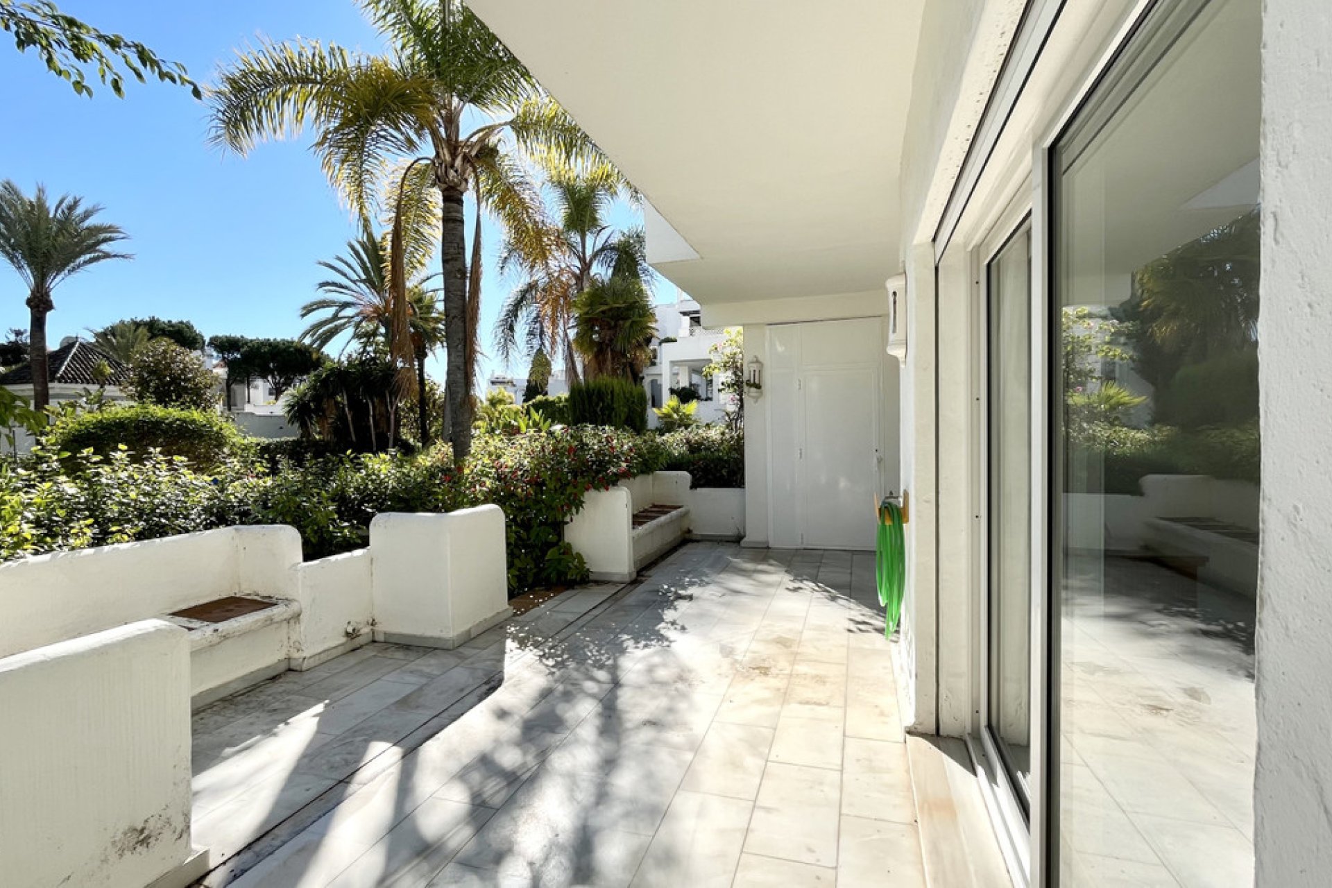 Resale - Apartment - Ground Floor Apartment - Marbella - The Golden Mile