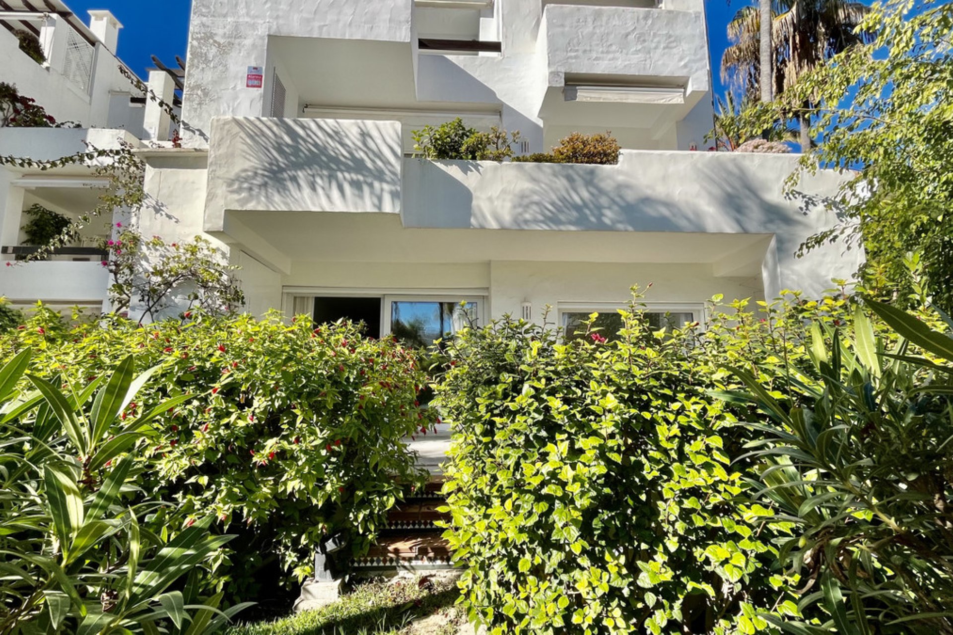 Resale - Apartment - Ground Floor Apartment - Marbella - The Golden Mile