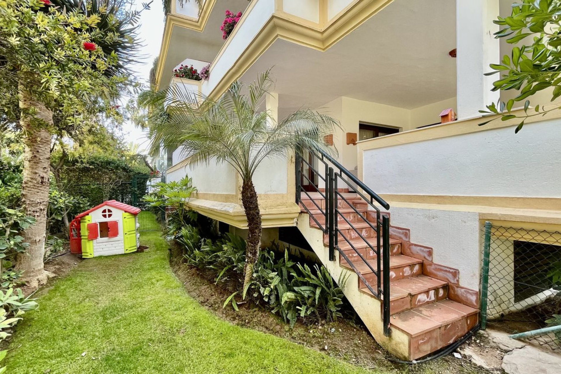 Resale - Apartment - Ground Floor Apartment - Marbella - The Golden Mile