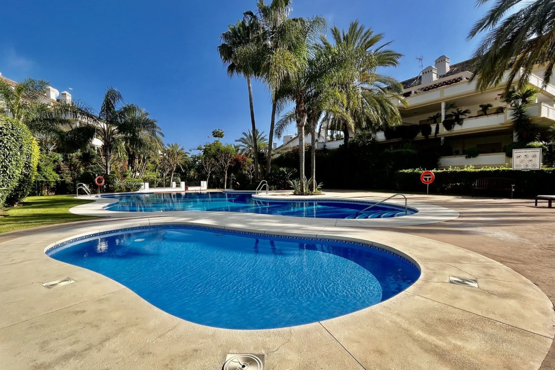 Resale - Apartment - Ground Floor Apartment - Marbella - The Golden Mile