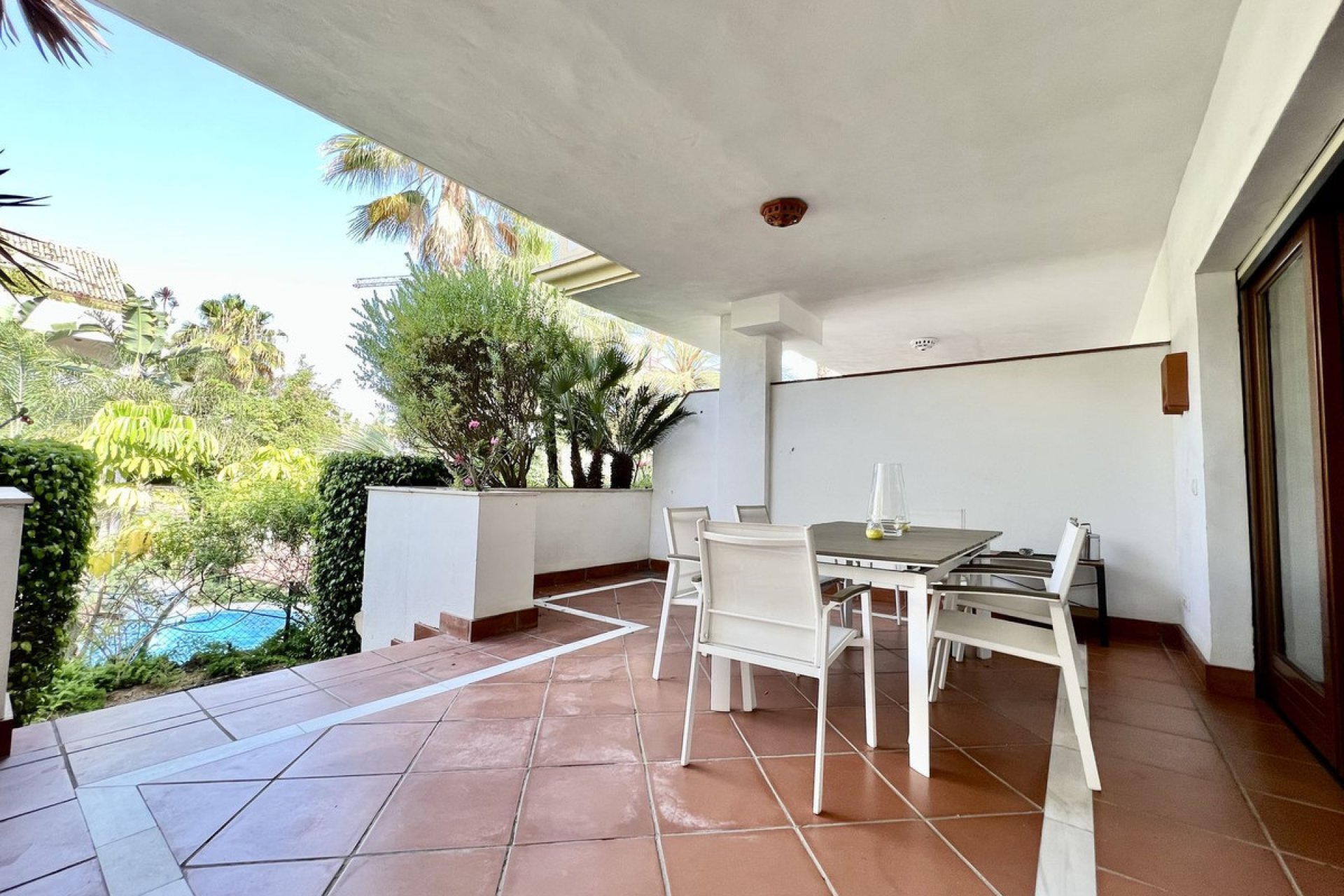 Resale - Apartment - Ground Floor Apartment - Marbella - The Golden Mile