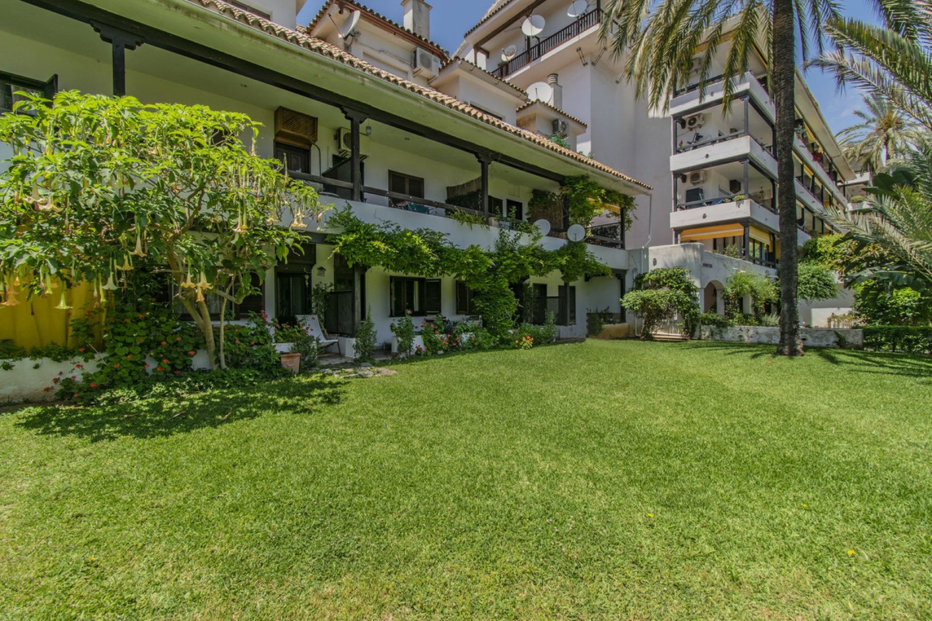 Resale - Apartment - Ground Floor Apartment - Marbella - The Golden Mile