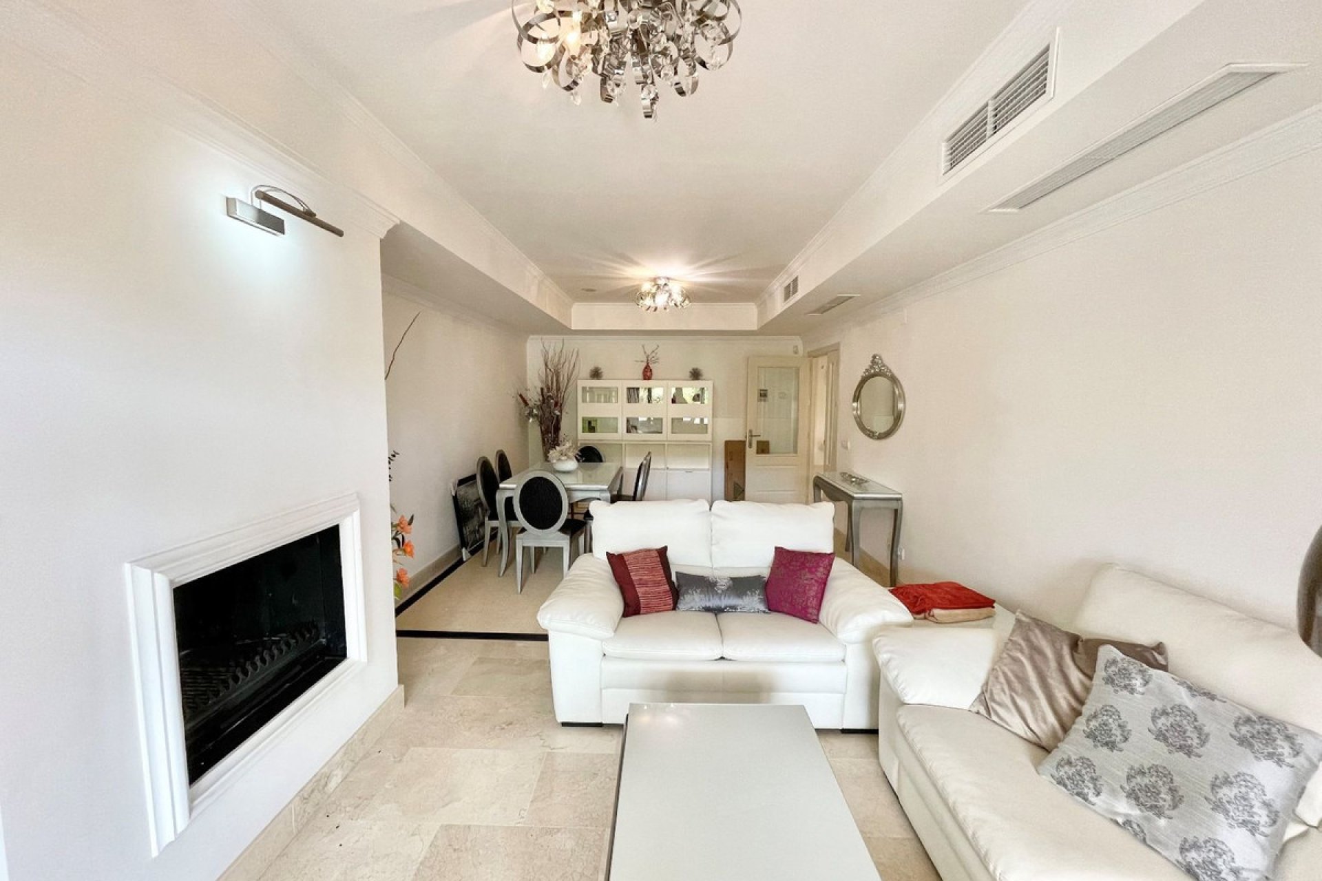 Resale - Apartment - Ground Floor Apartment - Marbella - The Golden Mile