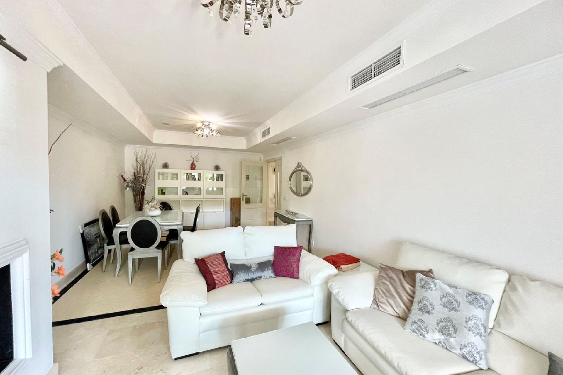 Resale - Apartment - Ground Floor Apartment - Marbella - The Golden Mile