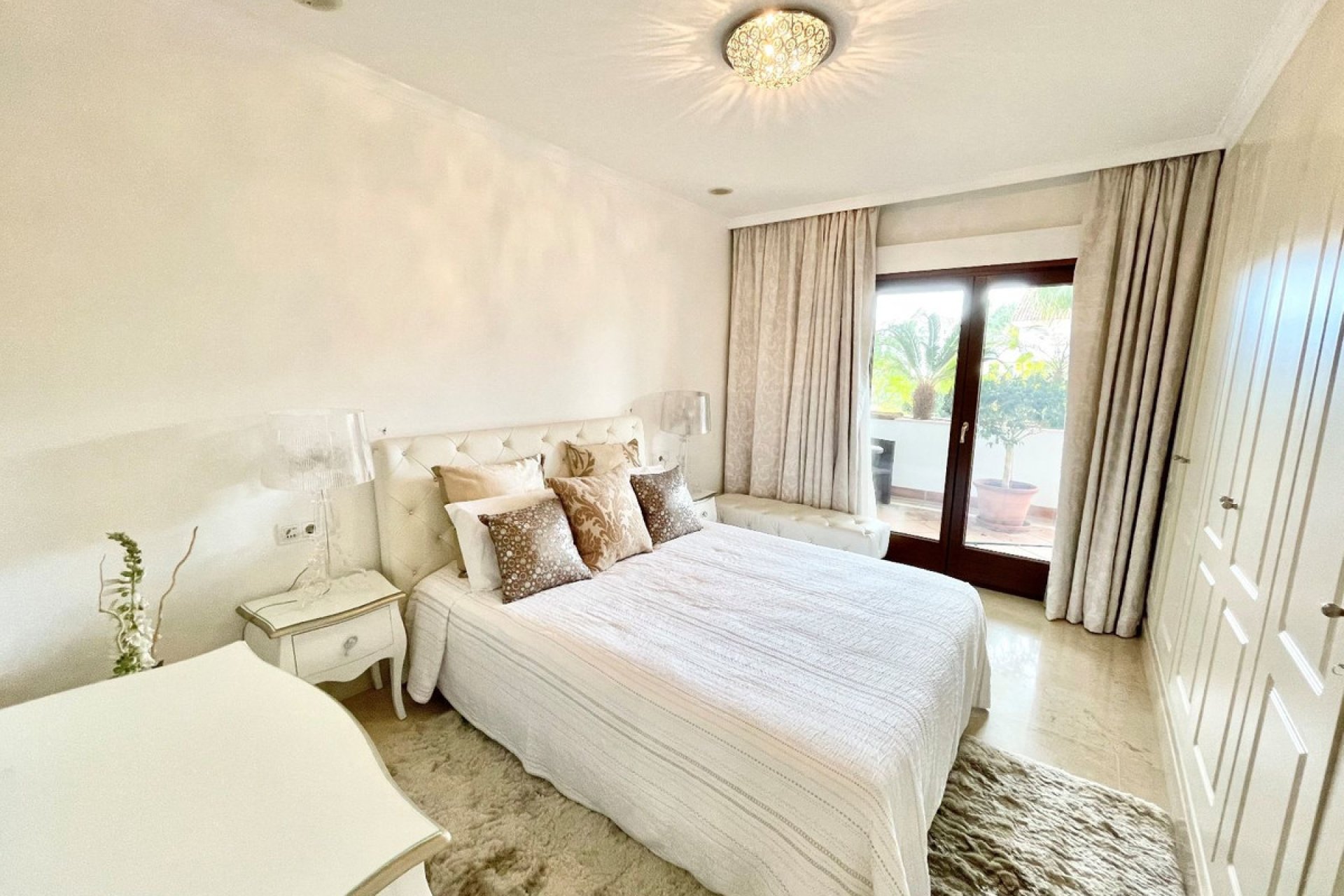 Resale - Apartment - Ground Floor Apartment - Marbella - The Golden Mile