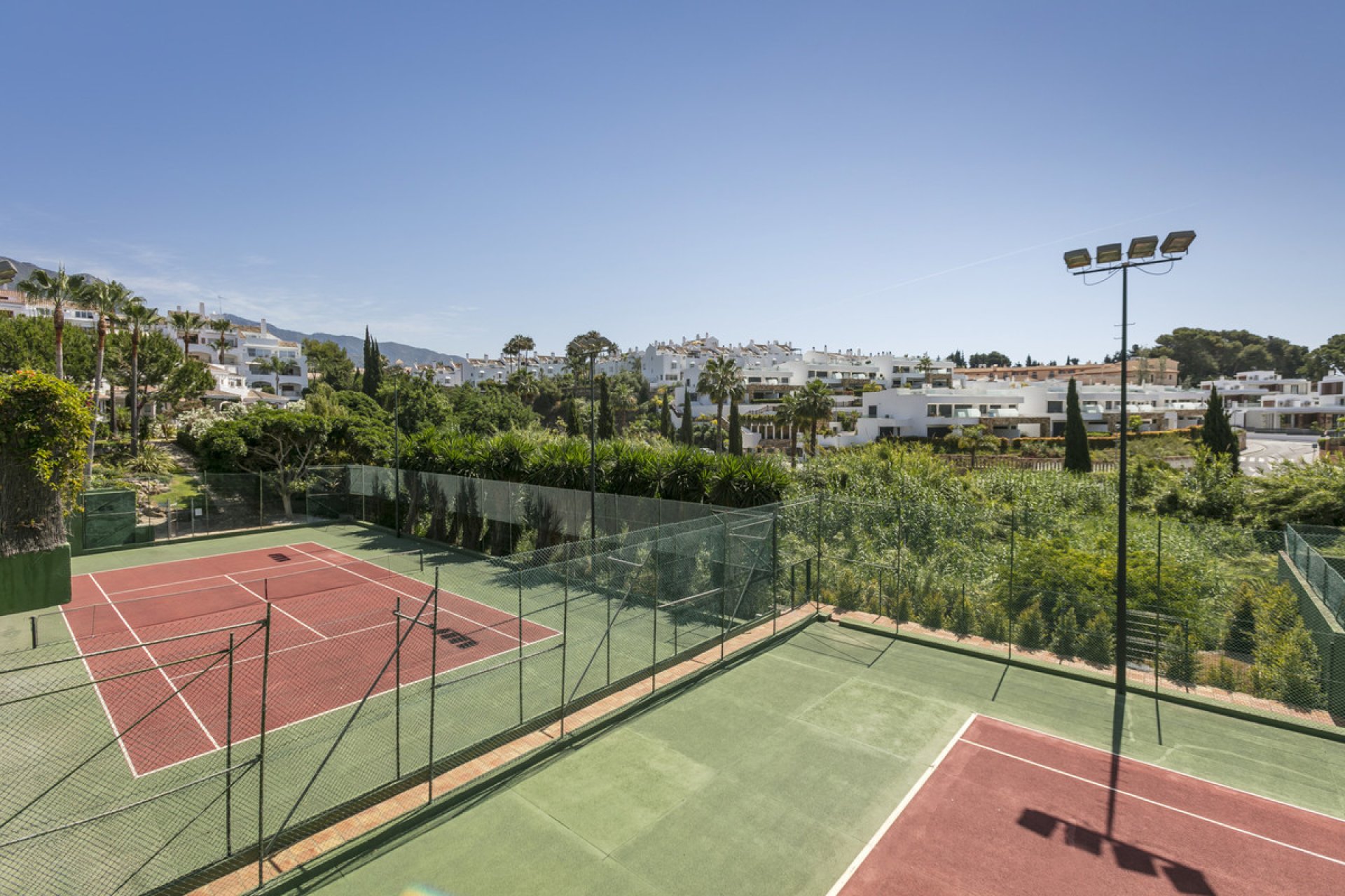 Resale - Apartment - Ground Floor Apartment - Marbella - The Golden Mile