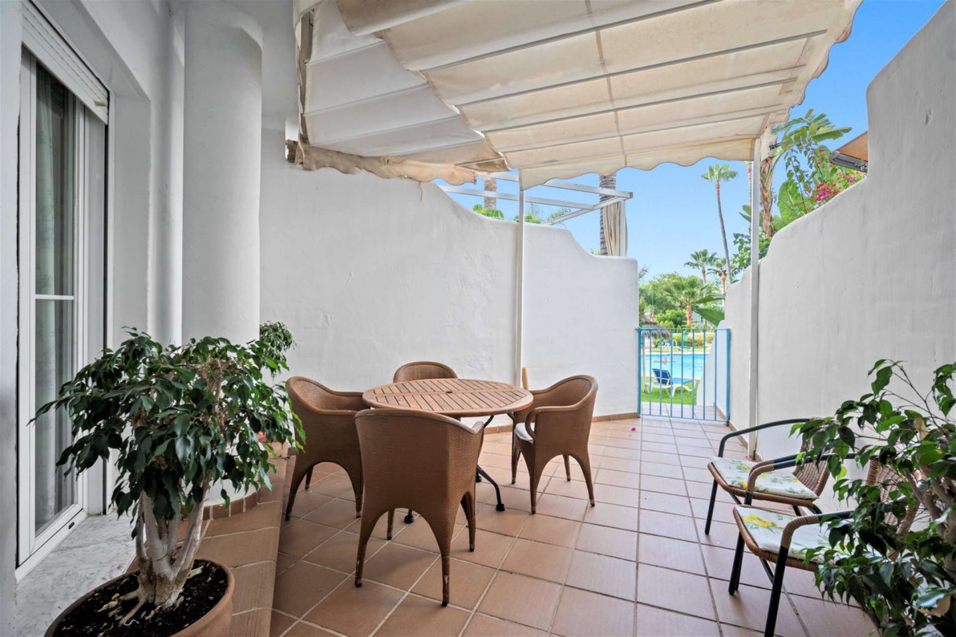 Resale - Apartment - Ground Floor Apartment - Marbella - The Golden Mile