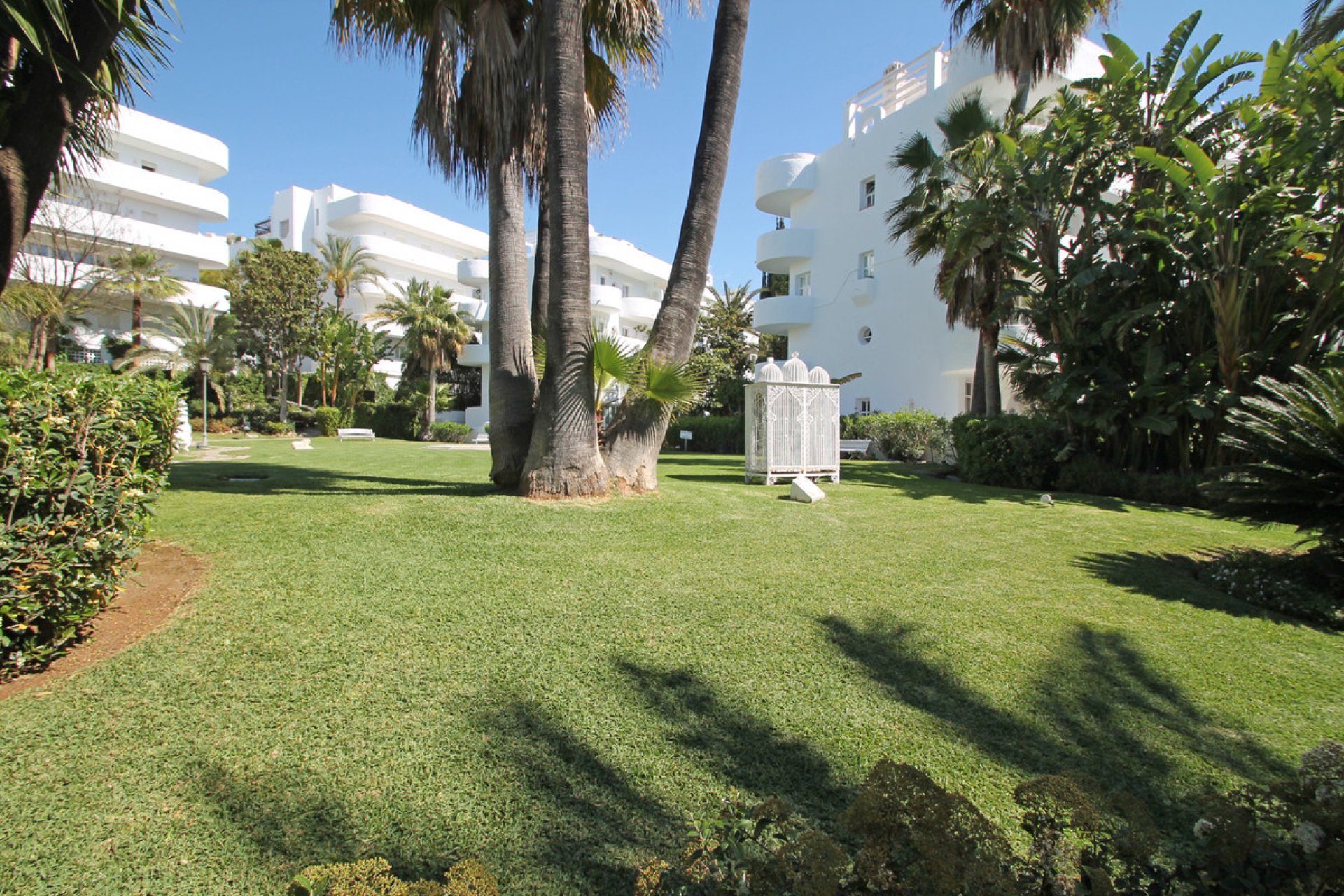 Resale - Apartment - Ground Floor Apartment - Marbella - The Golden Mile