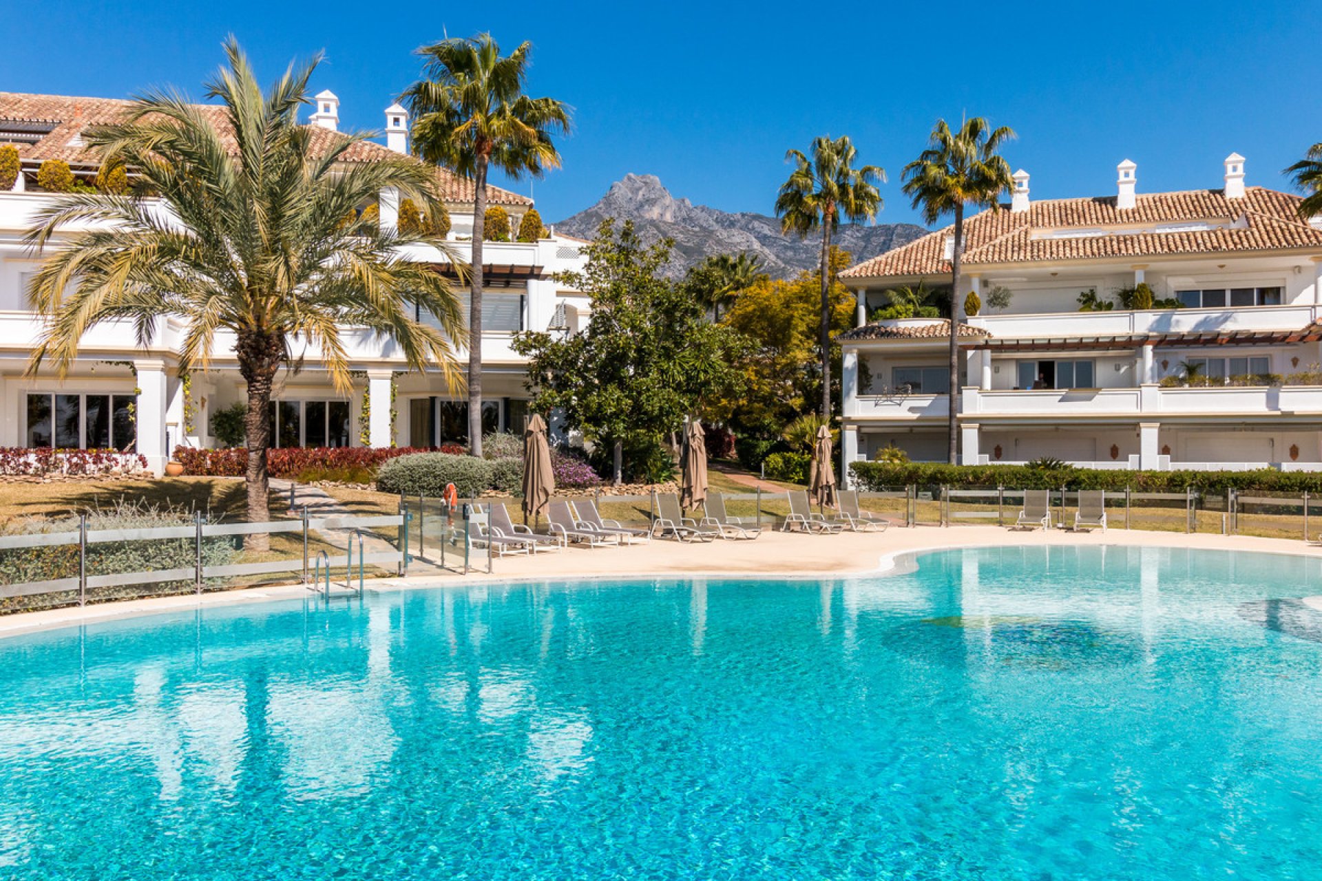 Resale - Apartment - Ground Floor Apartment - Marbella - The Golden Mile