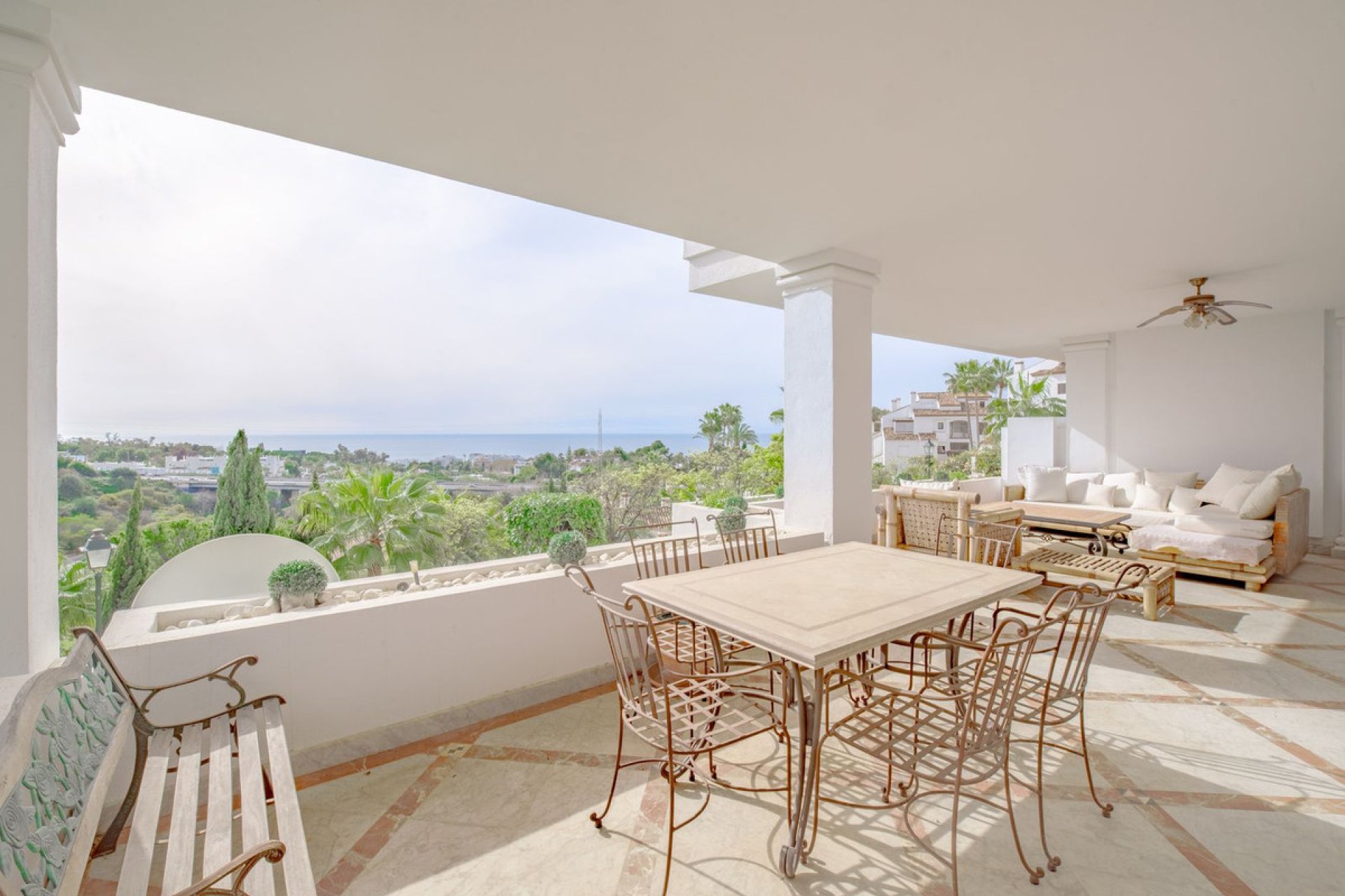 Resale - Apartment - Ground Floor Apartment - Marbella - The Golden Mile