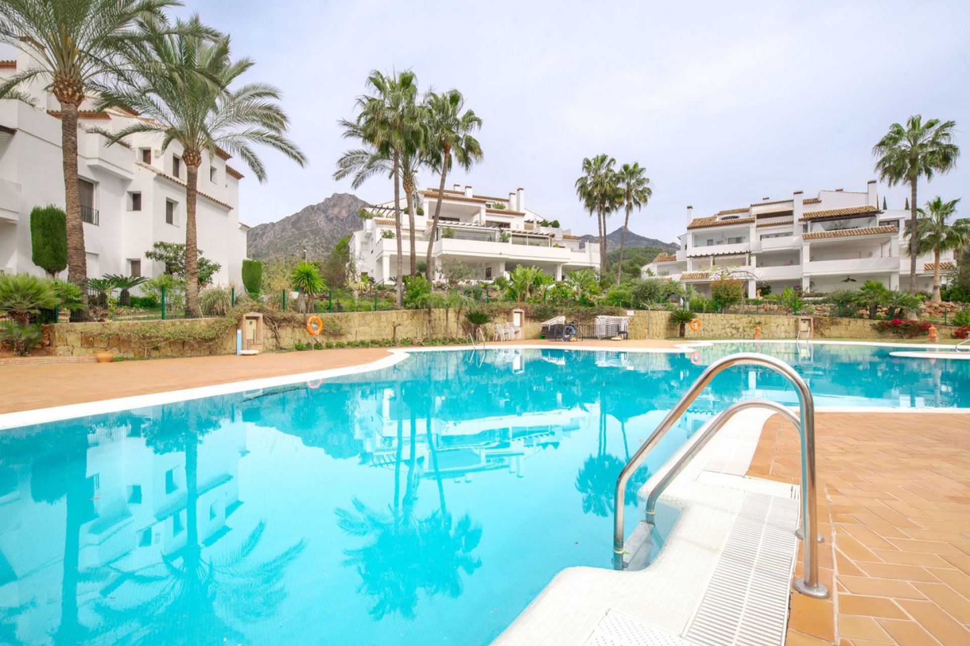 Resale - Apartment - Ground Floor Apartment - Marbella - The Golden Mile