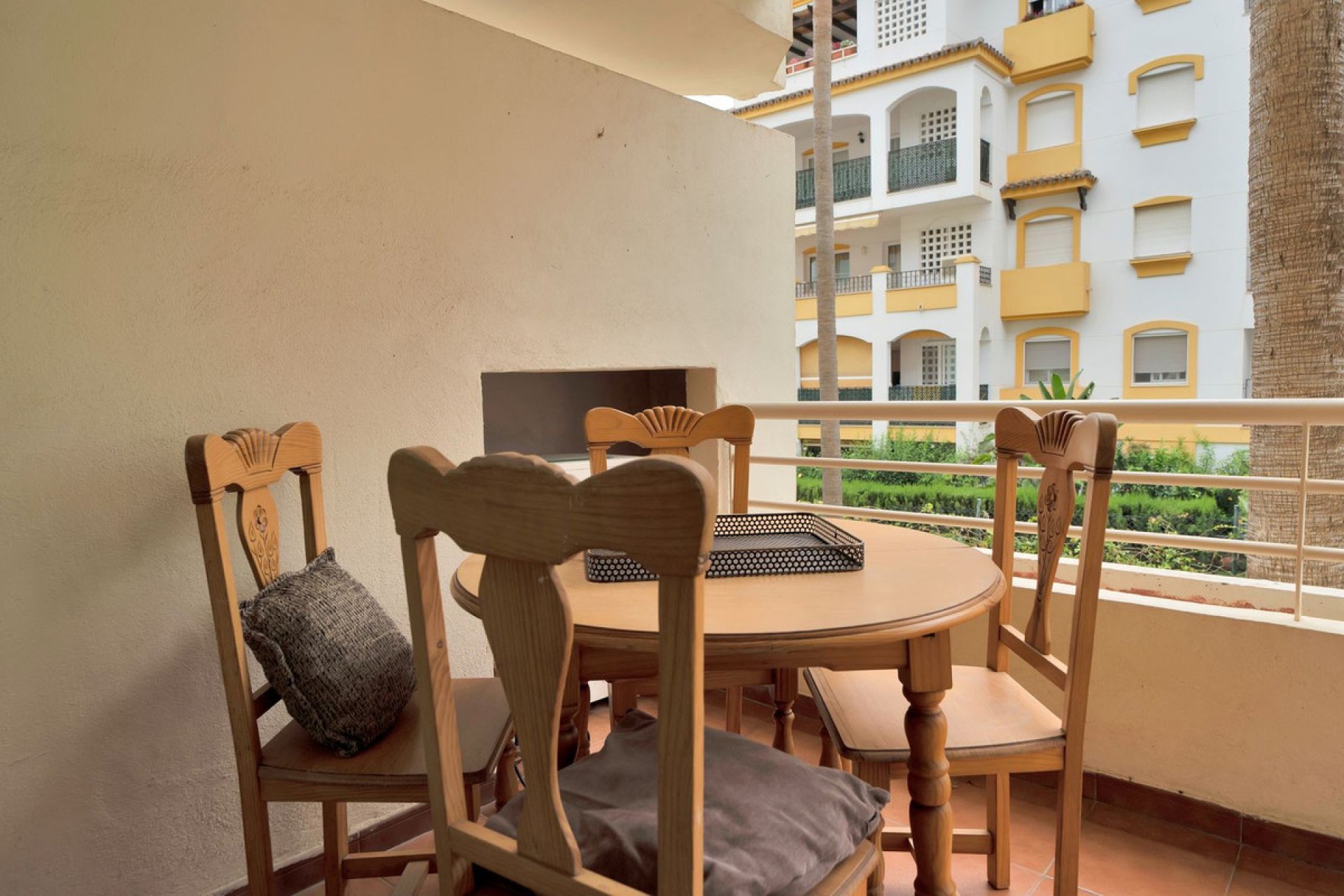 Resale - Apartment - Ground Floor Apartment - Marbella - The Golden Mile