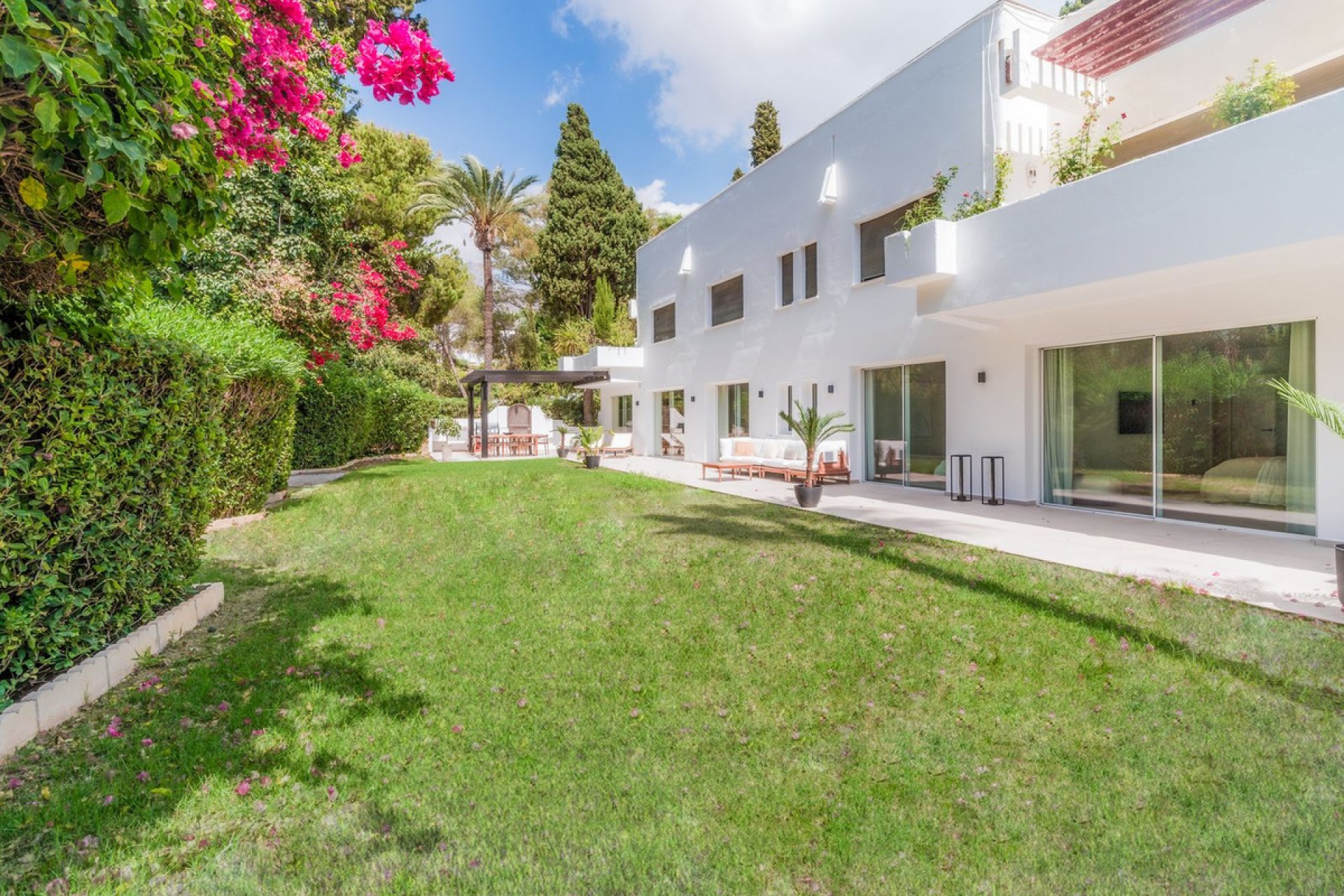 Resale - Apartment - Ground Floor Apartment - Marbella - The Golden Mile