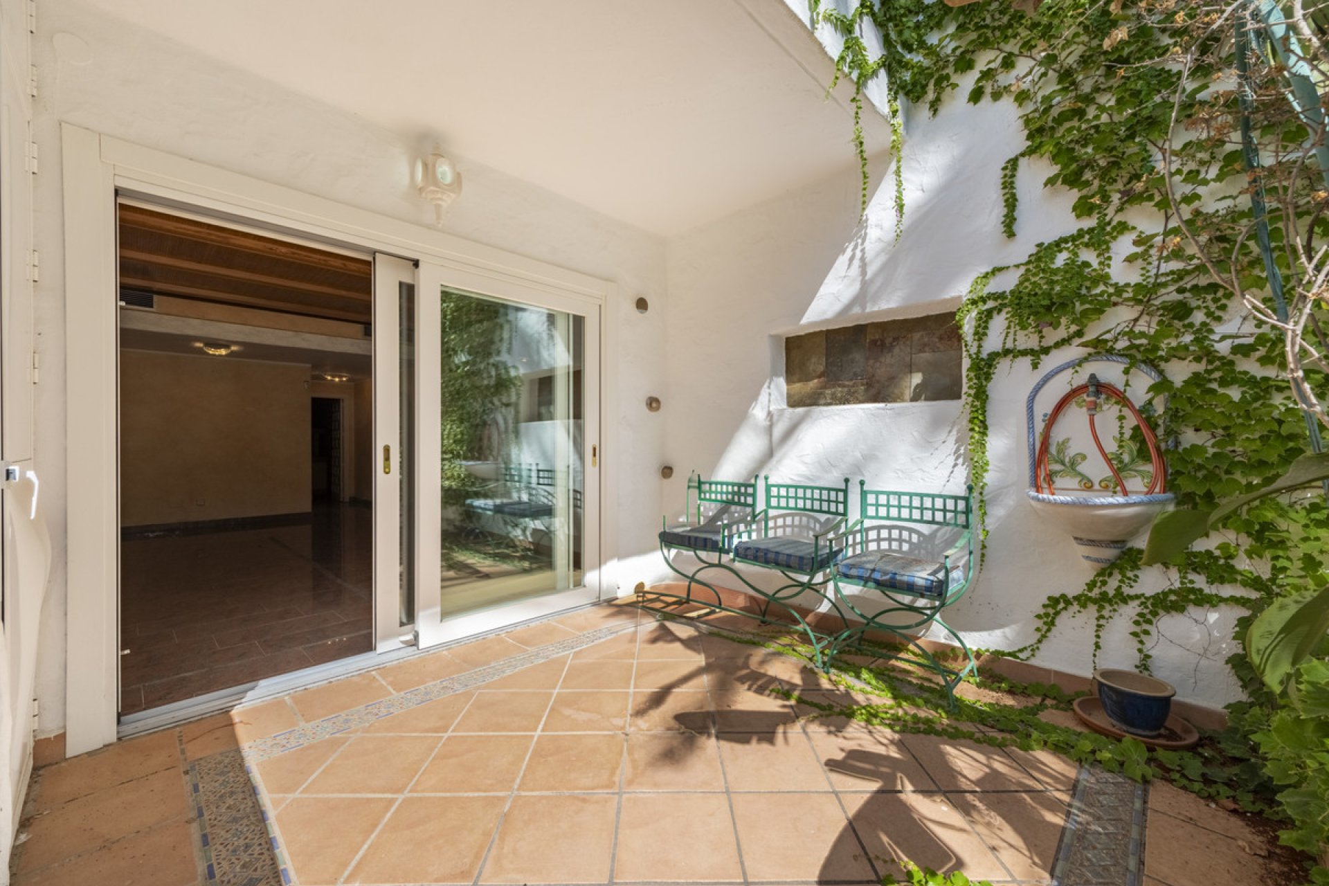 Resale - Apartment - Ground Floor Apartment - Marbella - The Golden Mile