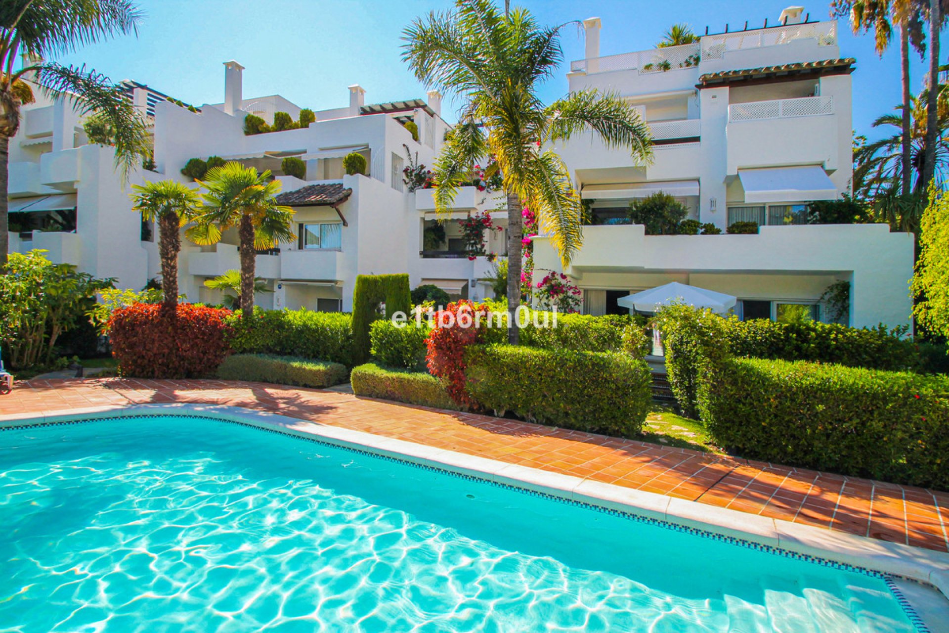 Resale - Apartment - Ground Floor Apartment - Marbella - The Golden Mile