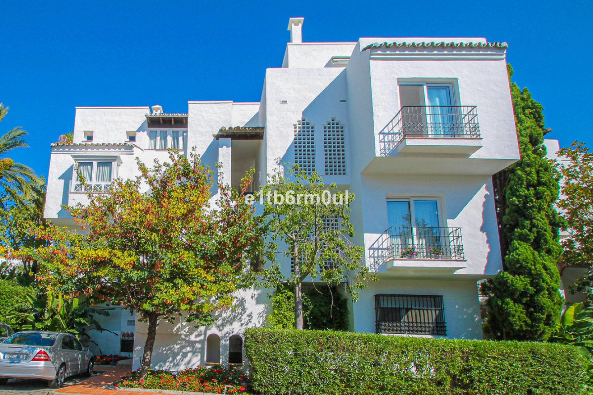 Resale - Apartment - Ground Floor Apartment - Marbella - The Golden Mile