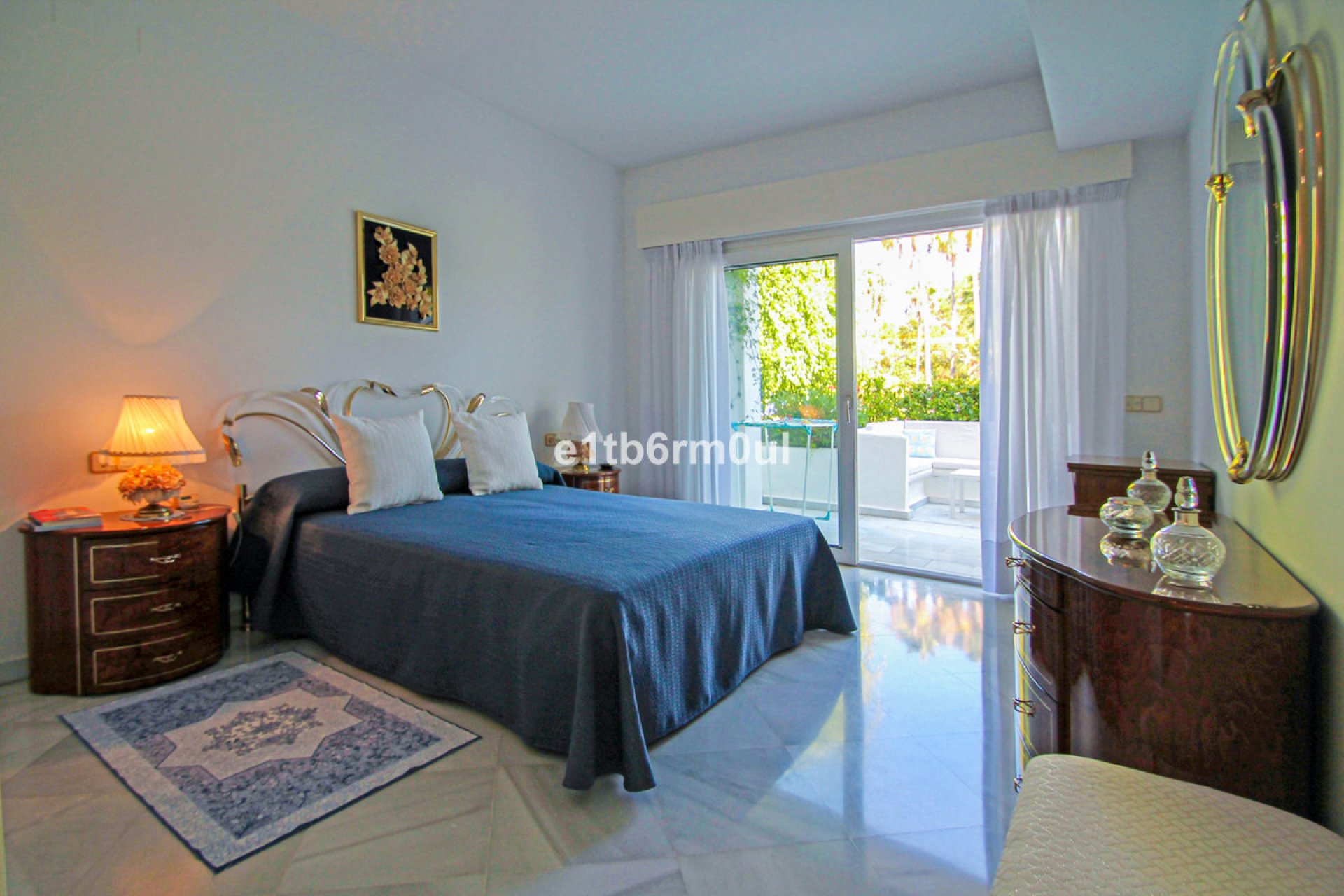 Resale - Apartment - Ground Floor Apartment - Marbella - The Golden Mile