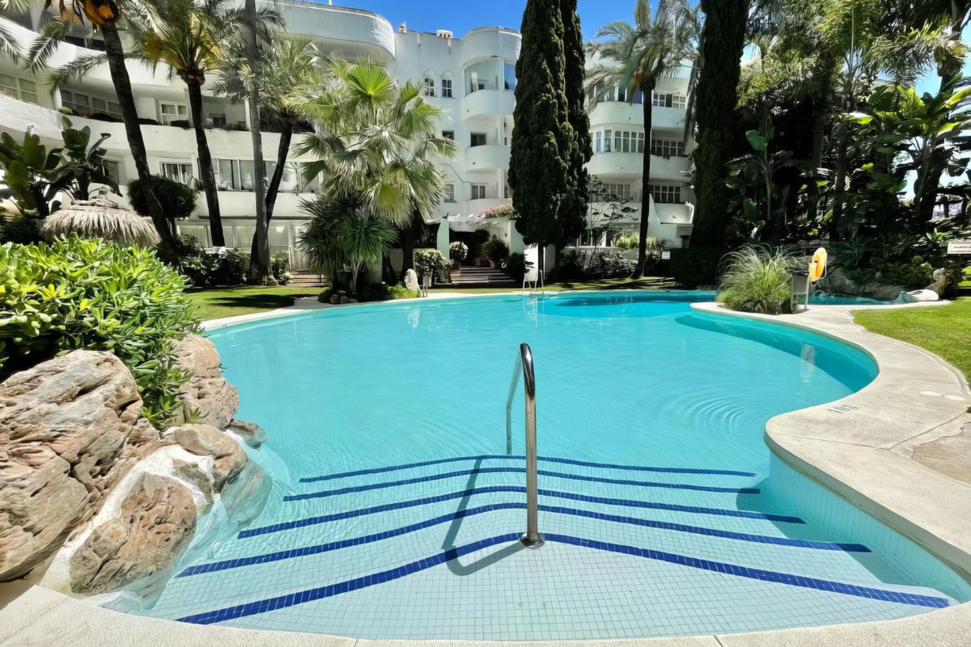 Resale - Apartment - Ground Floor Apartment - Marbella - The Golden Mile