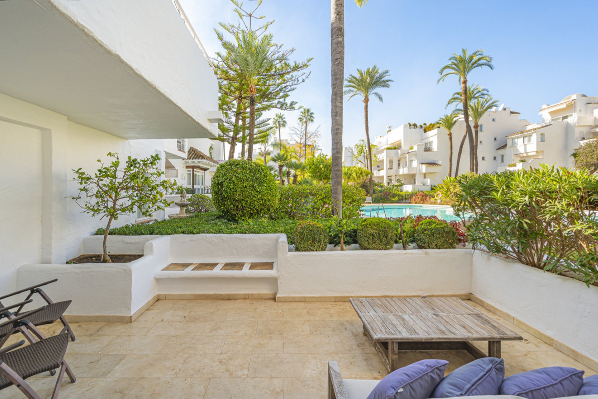 Resale - Apartment - Ground Floor Apartment - Marbella - The Golden Mile