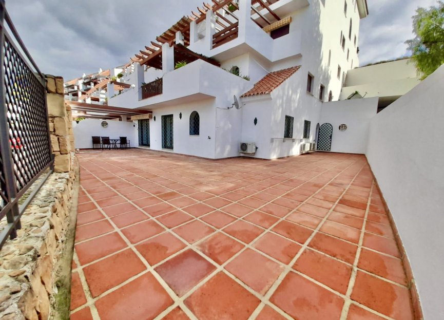 Resale - Apartment - Ground Floor Apartment - Marbella - The Golden Mile