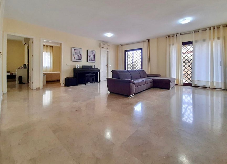 Resale - Apartment - Ground Floor Apartment - Marbella - The Golden Mile