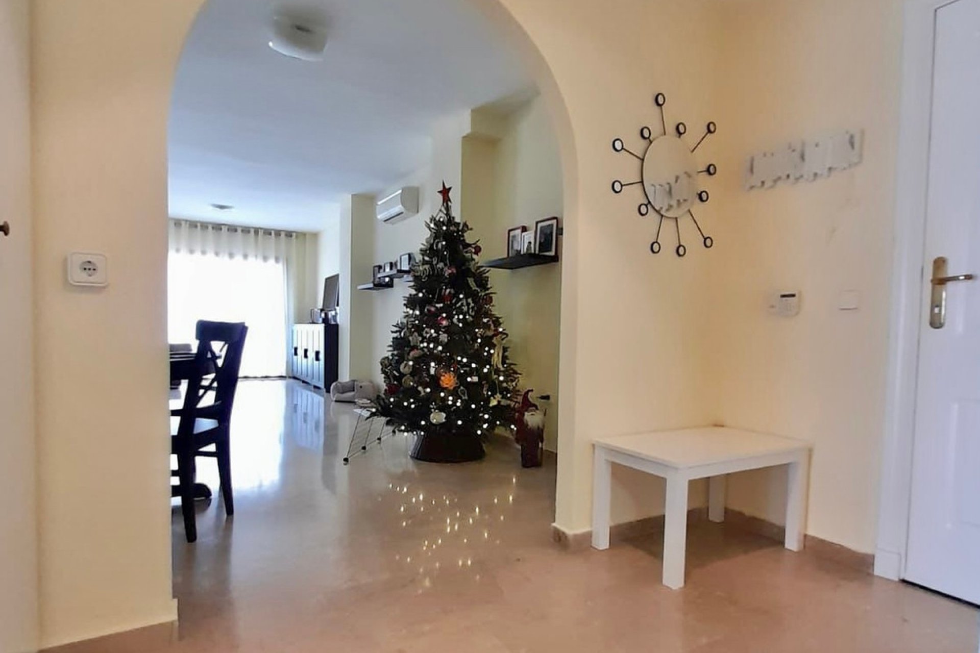 Resale - Apartment - Ground Floor Apartment - Marbella - The Golden Mile