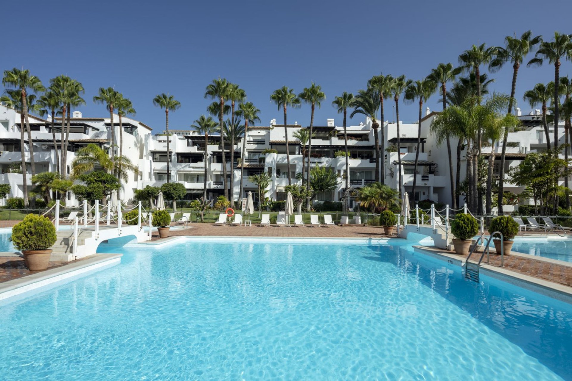 Resale - Apartment - Ground Floor Apartment - Marbella - The Golden Mile