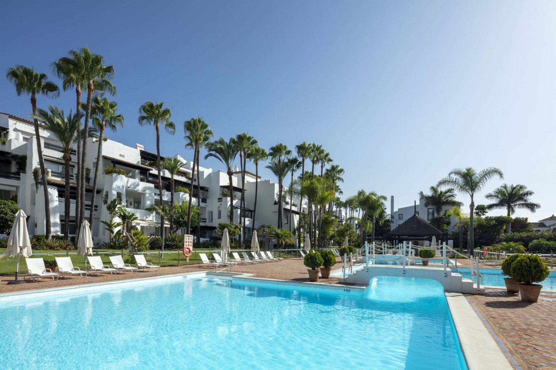 Resale - Apartment - Ground Floor Apartment - Marbella - The Golden Mile