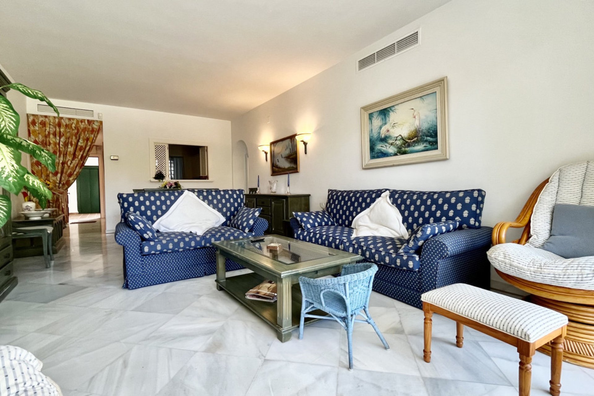 Resale - Apartment - Ground Floor Apartment - Marbella - The Golden Mile