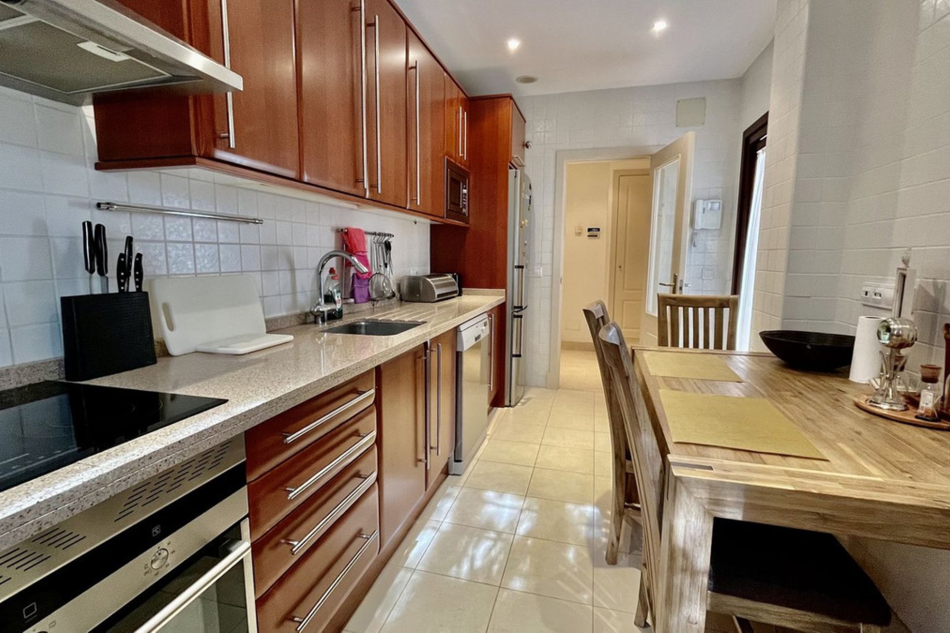 Resale - Apartment - Ground Floor Apartment - Marbella - The Golden Mile