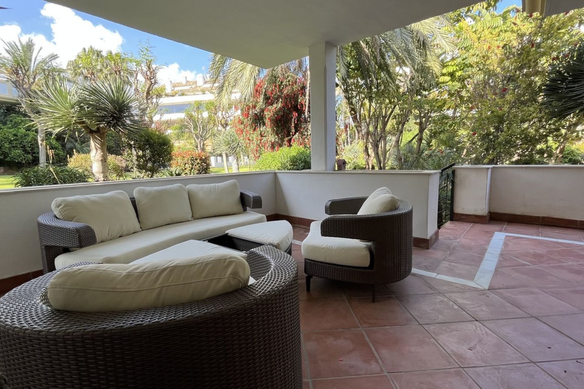 Resale - Apartment - Ground Floor Apartment - Marbella - The Golden Mile